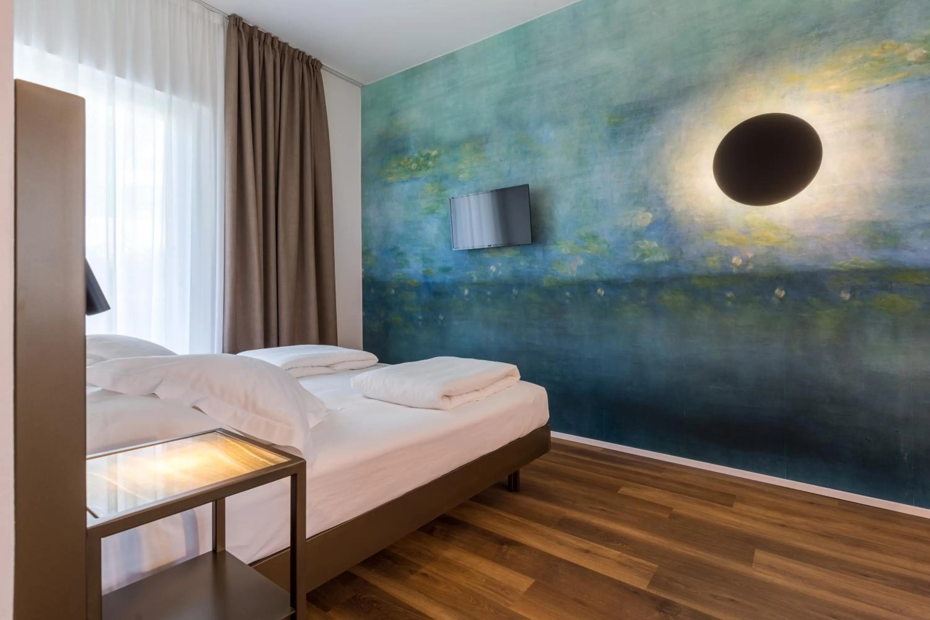 Photo of the whole room, Bed in Hotel Baia Azzurra - Lake Front