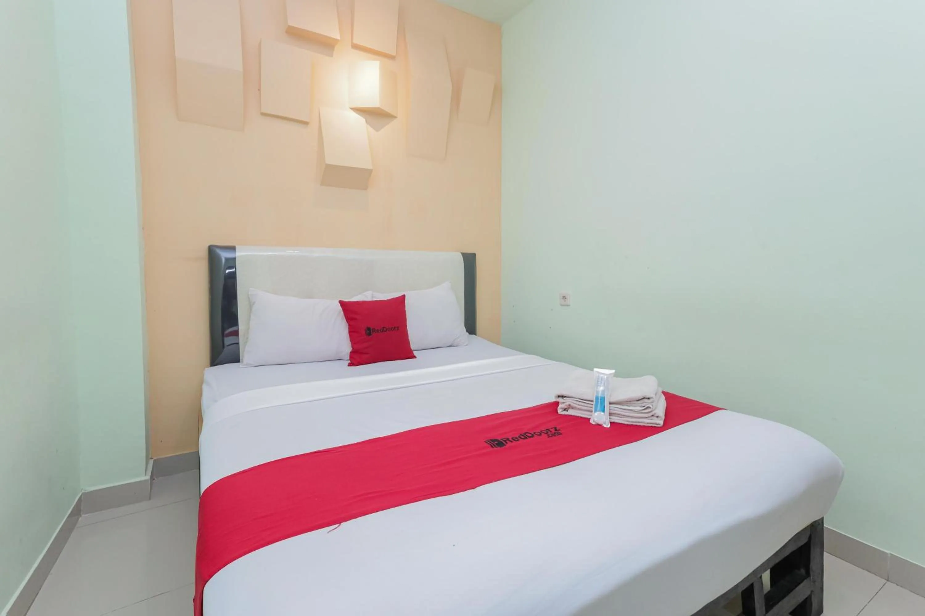 Bedroom, Bed in RedDoorz near Alun Alun Madiun