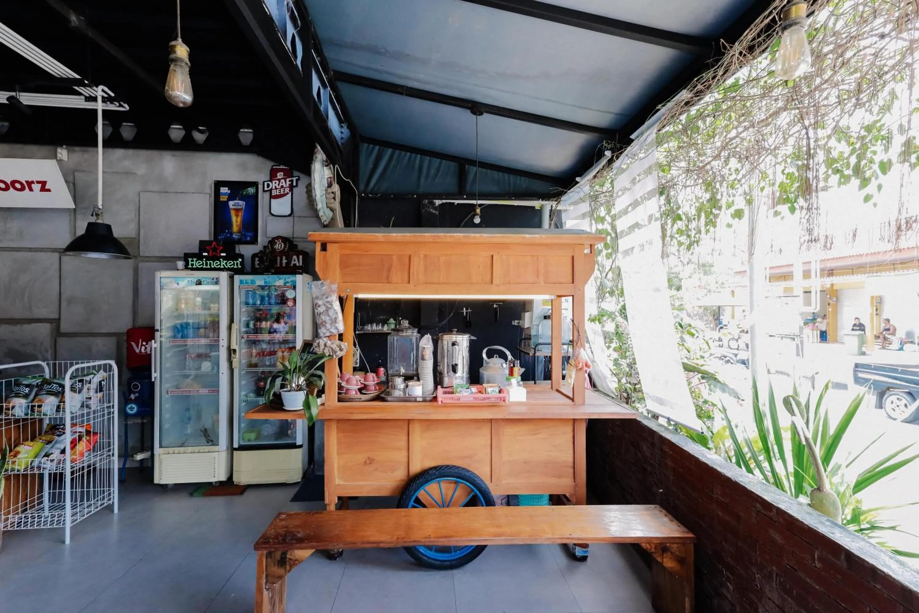 Coffee/tea facilities in RedDoorz near Alun Alun Madiun