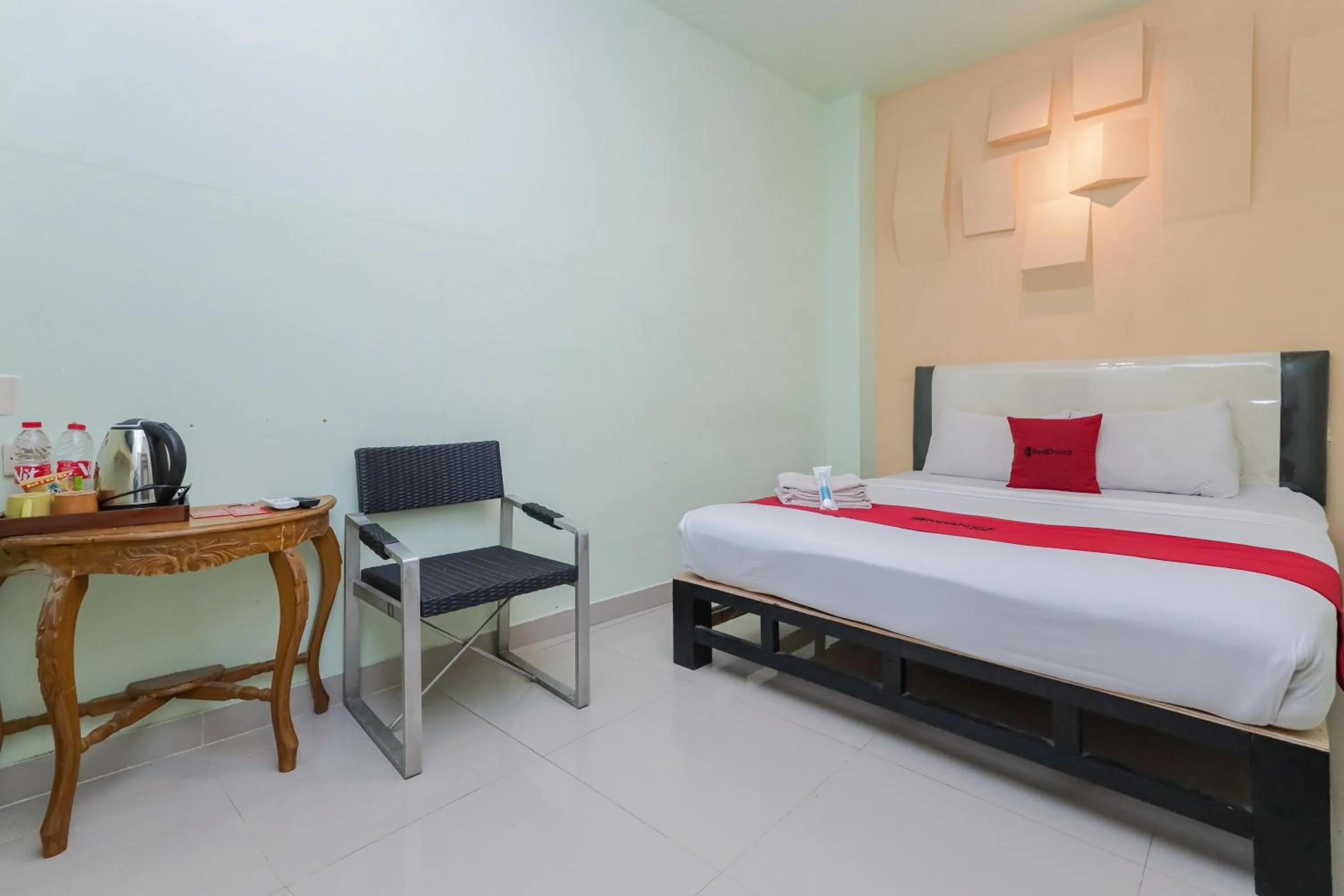Bedroom, Bed in RedDoorz near Alun Alun Madiun
