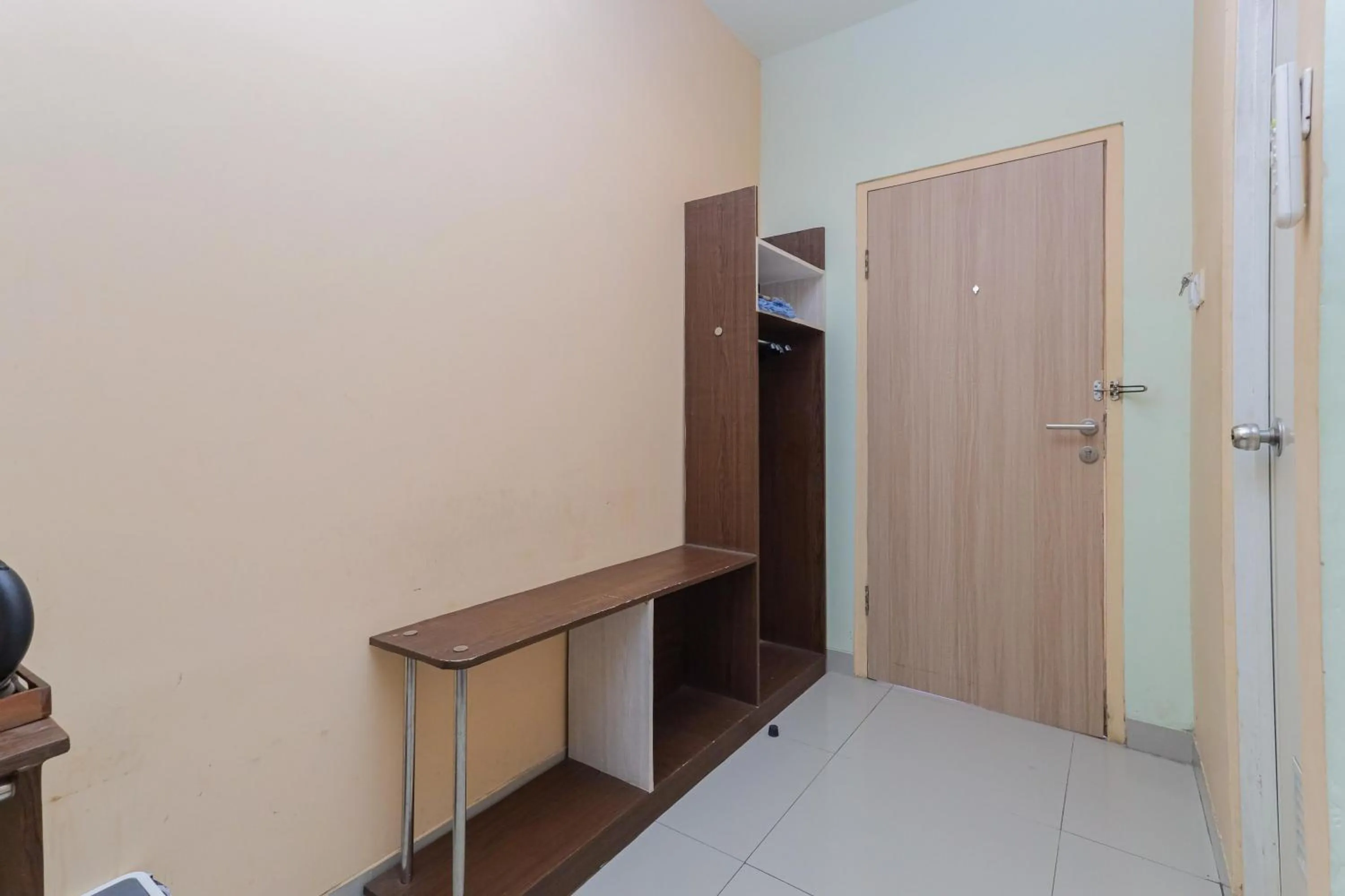 wardrobe in RedDoorz near Alun Alun Madiun