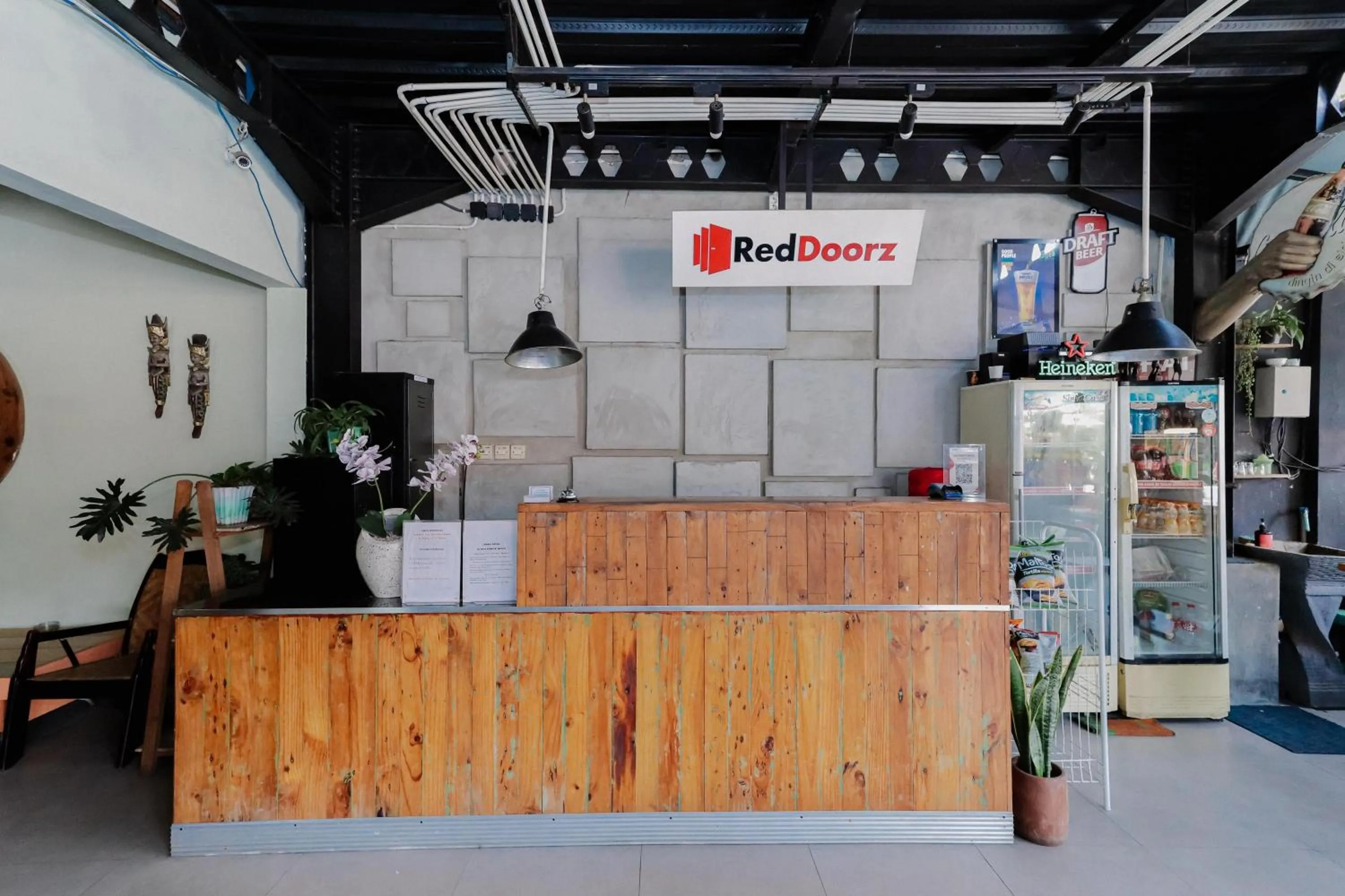 Lobby or reception in RedDoorz near Alun Alun Madiun