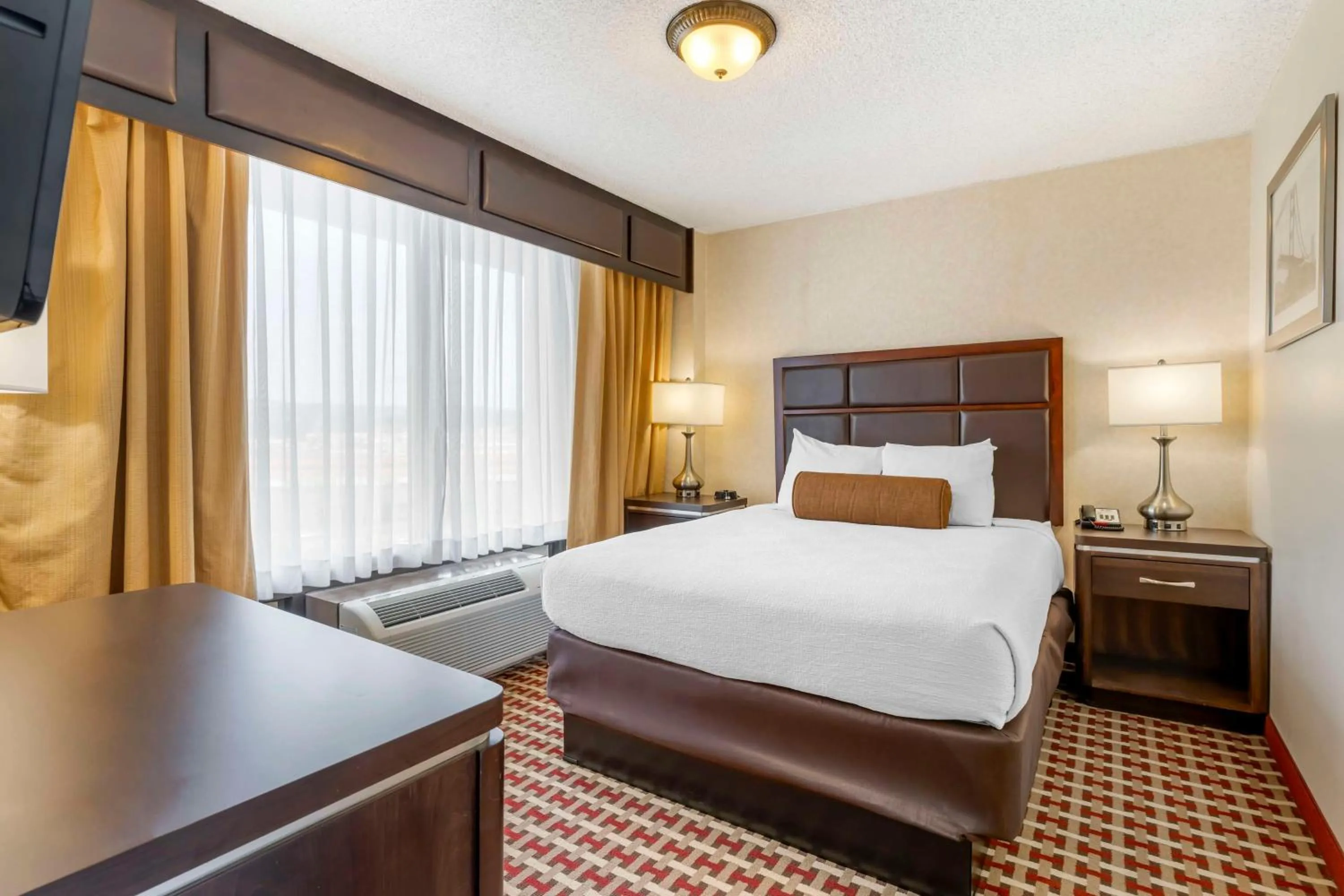 Photo of the whole room, Bed in Best Western Plus Grosvenor Airport Hotel