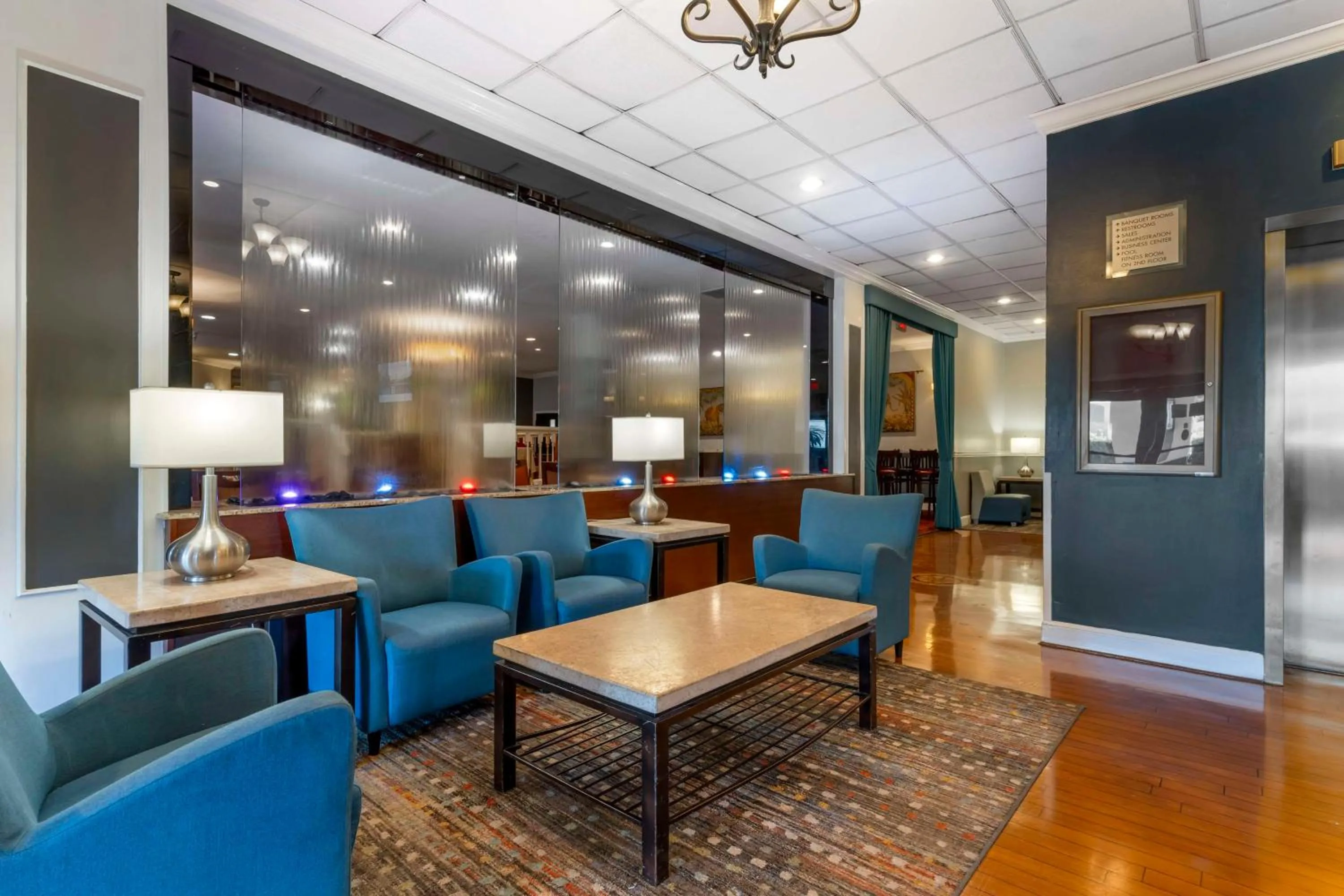 Lobby or reception in Best Western Plus Grosvenor Airport Hotel