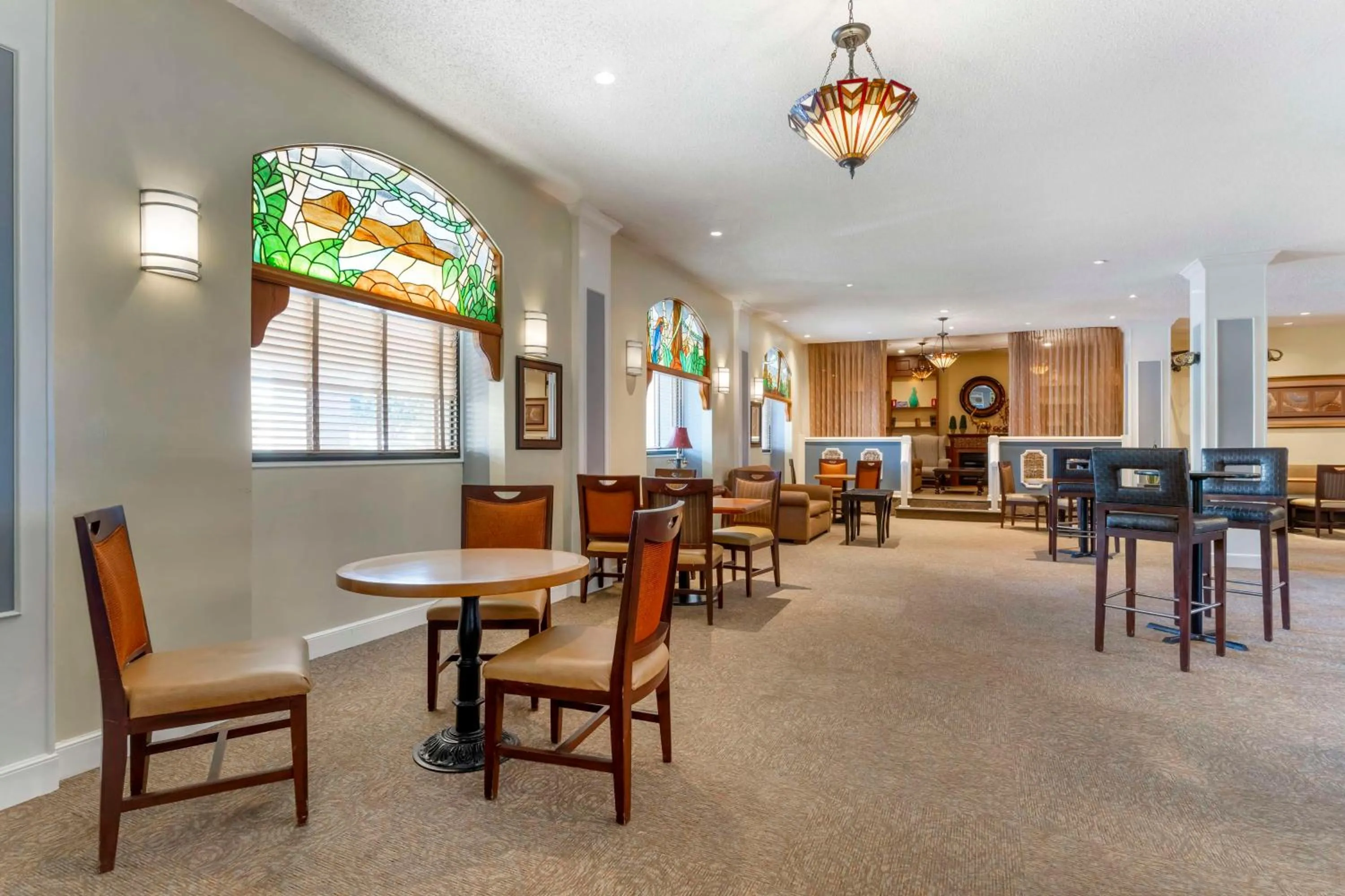 Lounge or bar in Best Western Plus Grosvenor Airport Hotel
