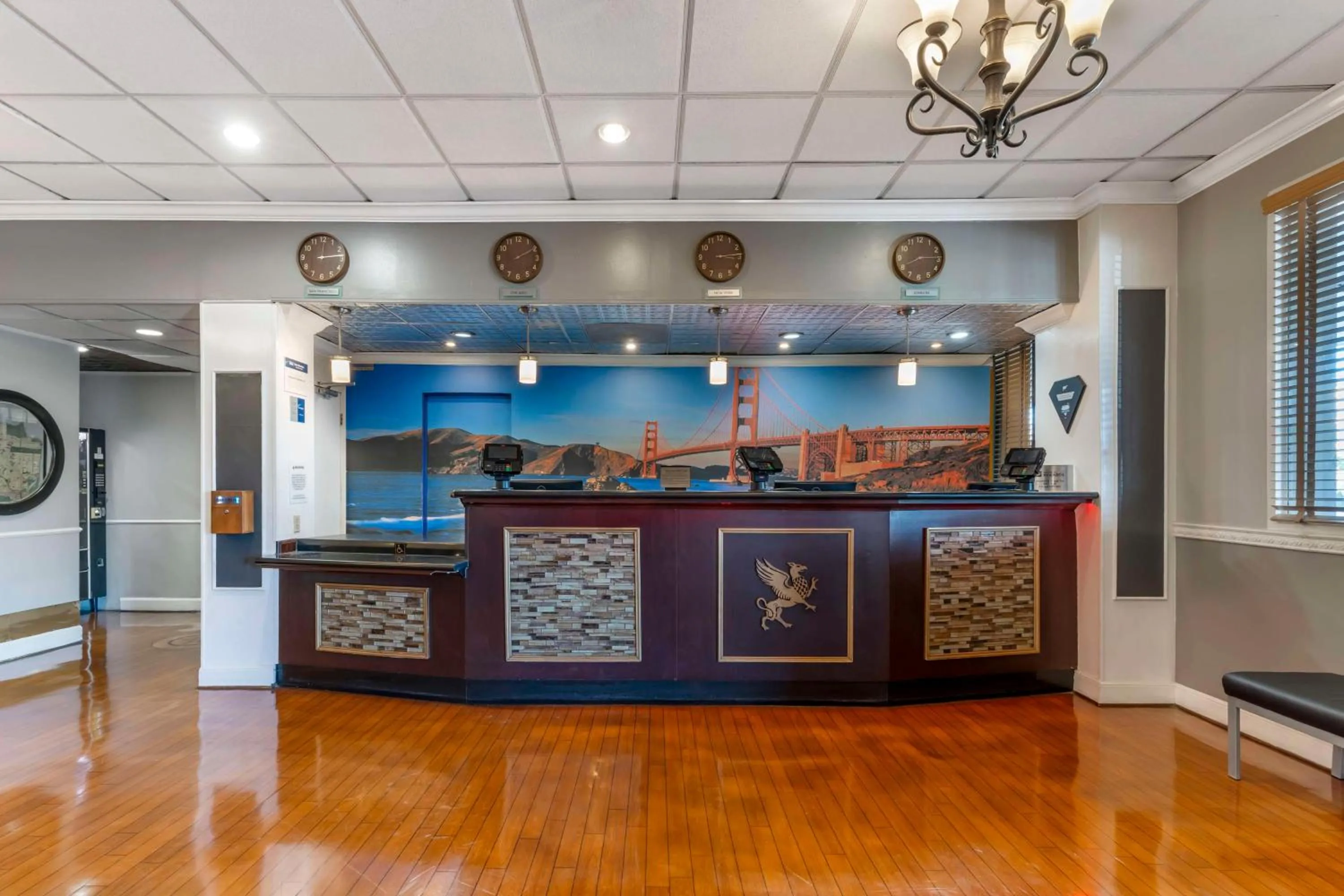 Lobby or reception in Best Western Plus Grosvenor Airport Hotel