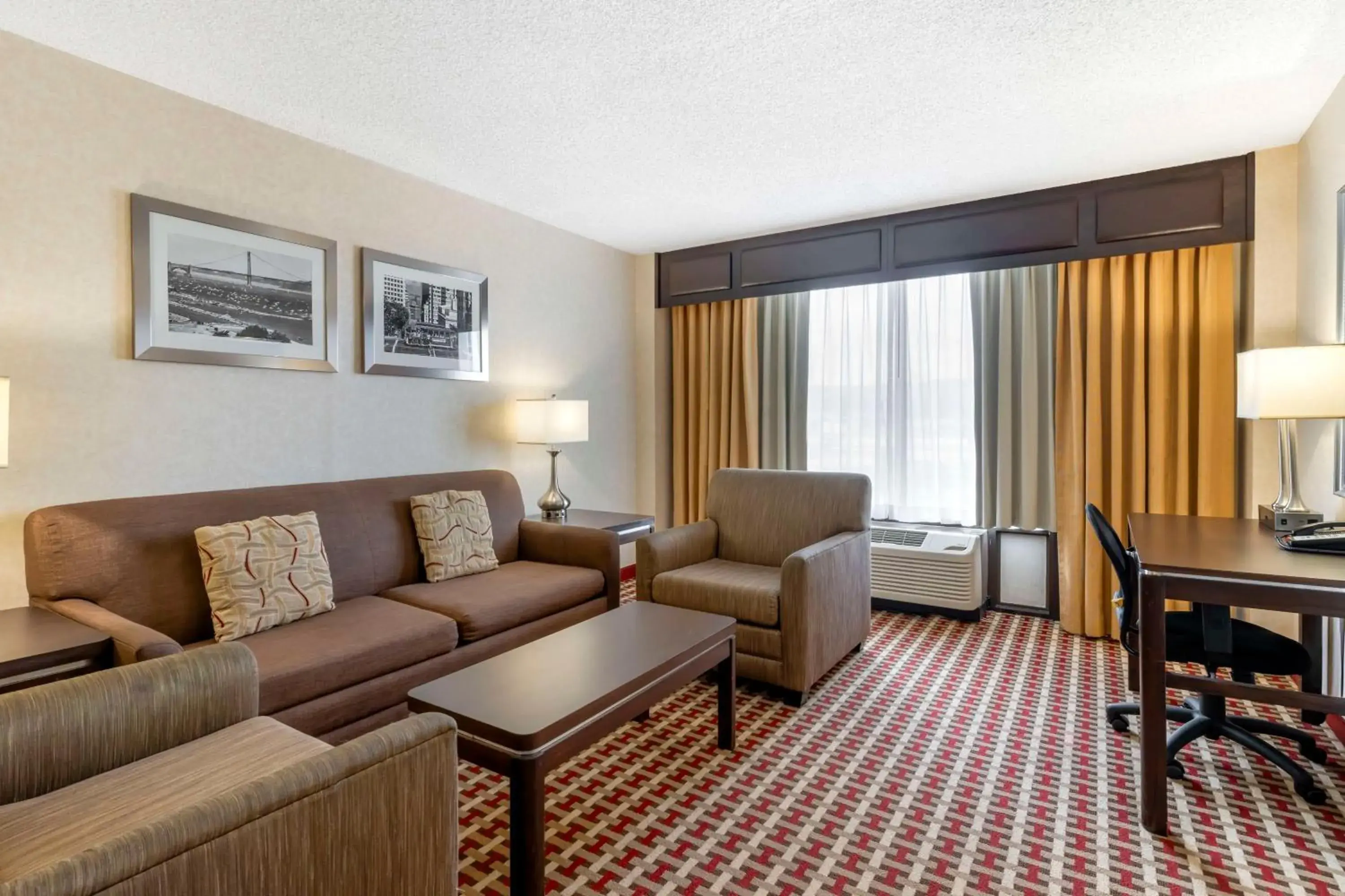 Queen Suite - Non-Smoking in Best Western Plus Grosvenor Airport Hotel Queen Suite - Non-Smoking in Best Western Plus Grosvenor Airport Hotel