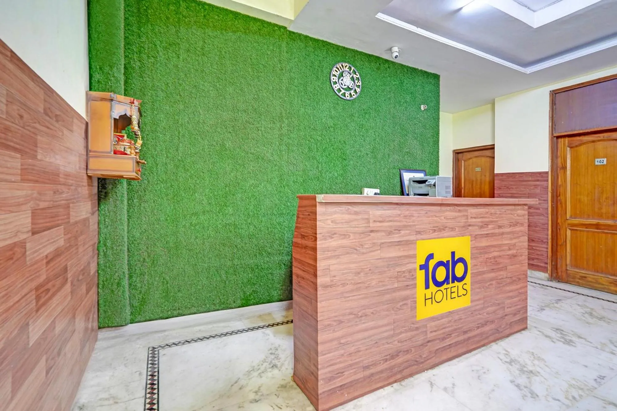 Lobby or reception in FabHotel The Everest 43