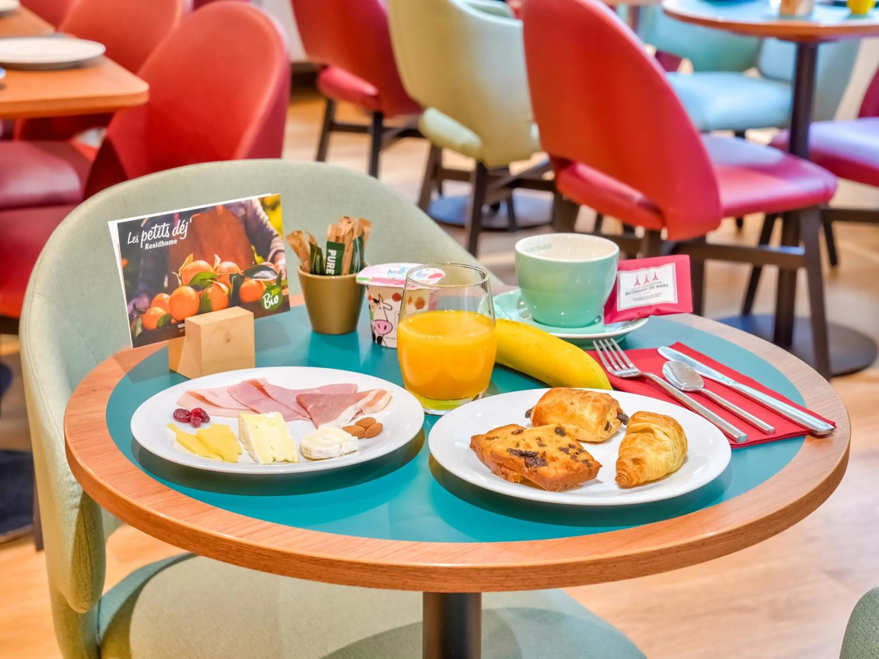 Breakfast in Residhome Paris Saclay " Bures sur Yvette "