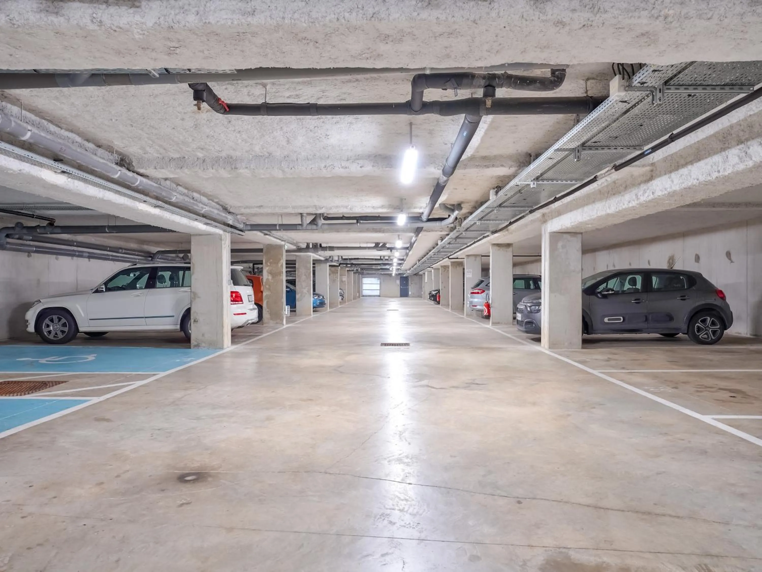 Parking in Residhome Paris Saclay " Bures sur Yvette "