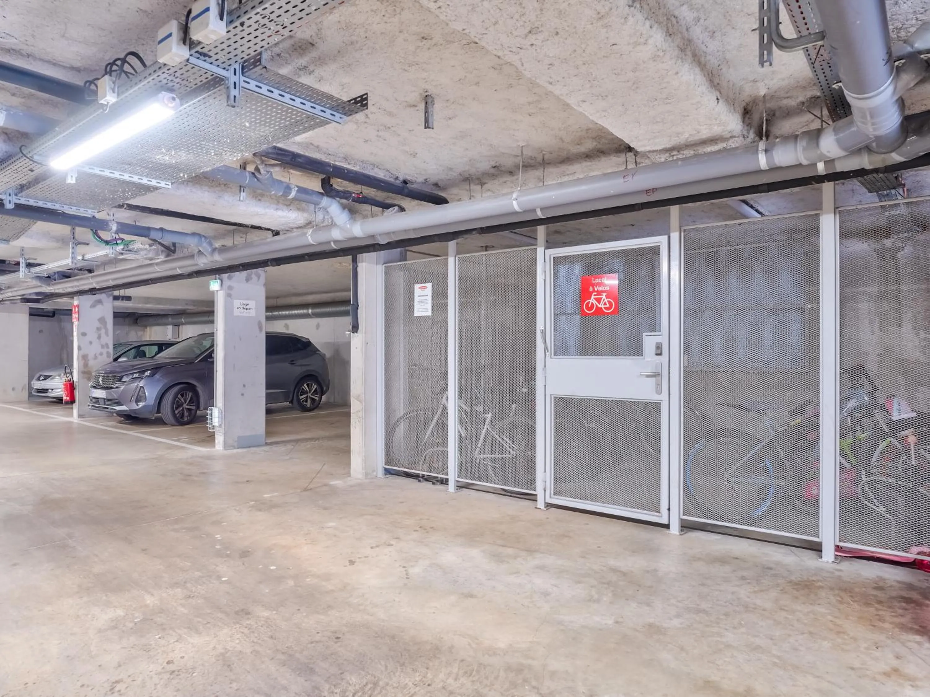 Parking in Residhome Paris Saclay " Bures sur Yvette "