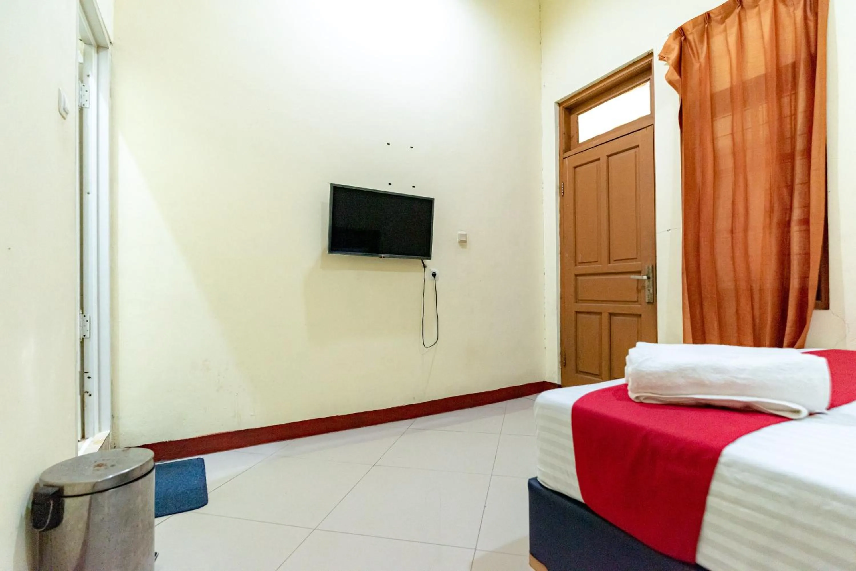 Bed in RedDoorz near Kelapa Gading