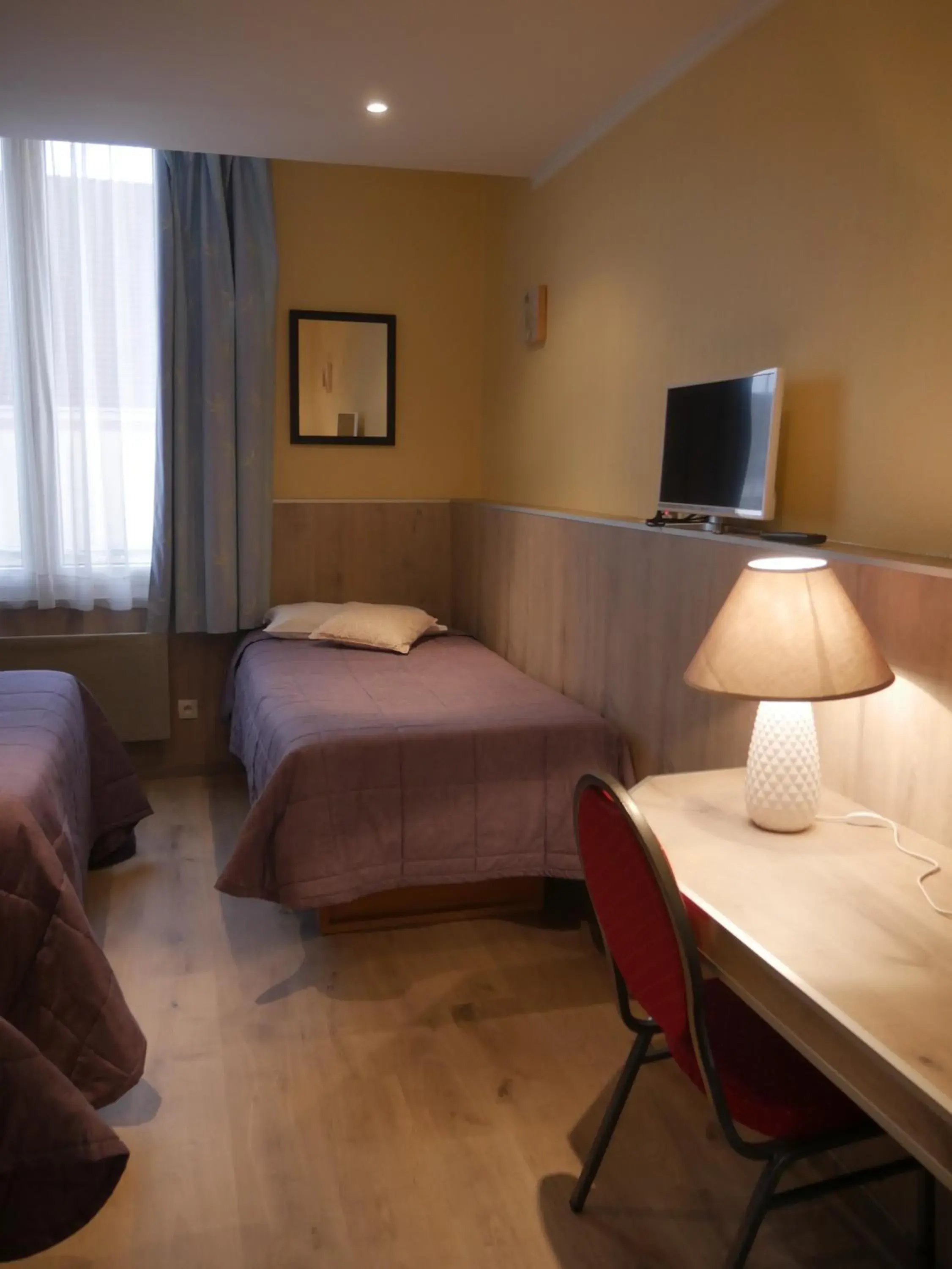 Triple Room in Hotel & Restaurant Le Cardinal Triple Room in Hotel & Restaurant Le Cardinal