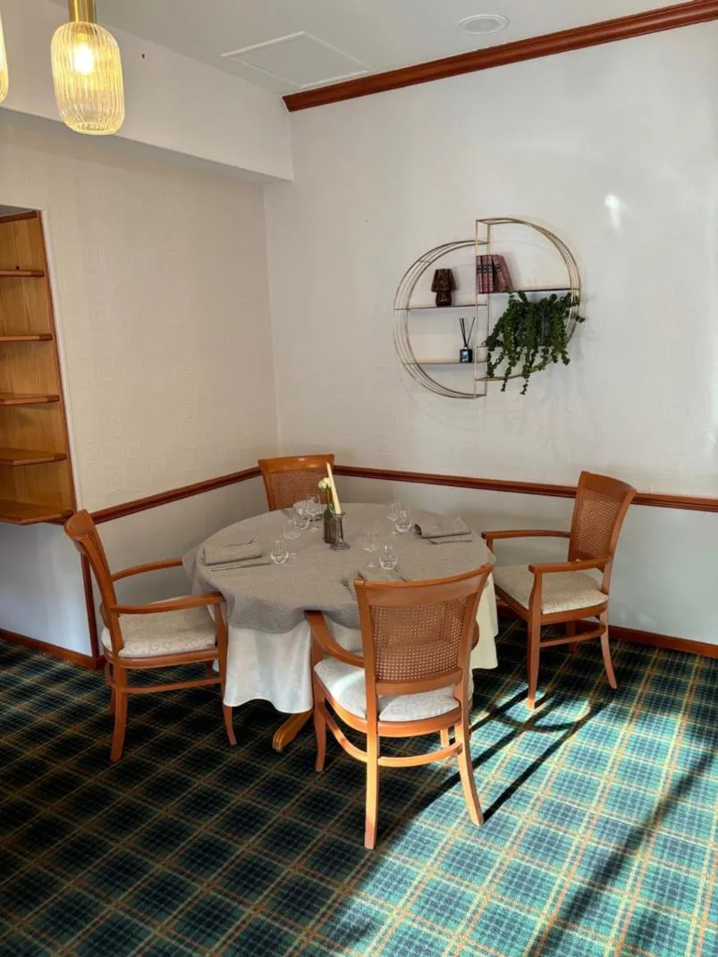 Restaurant/places to eat in Hotel & Restaurant Le Cardinal