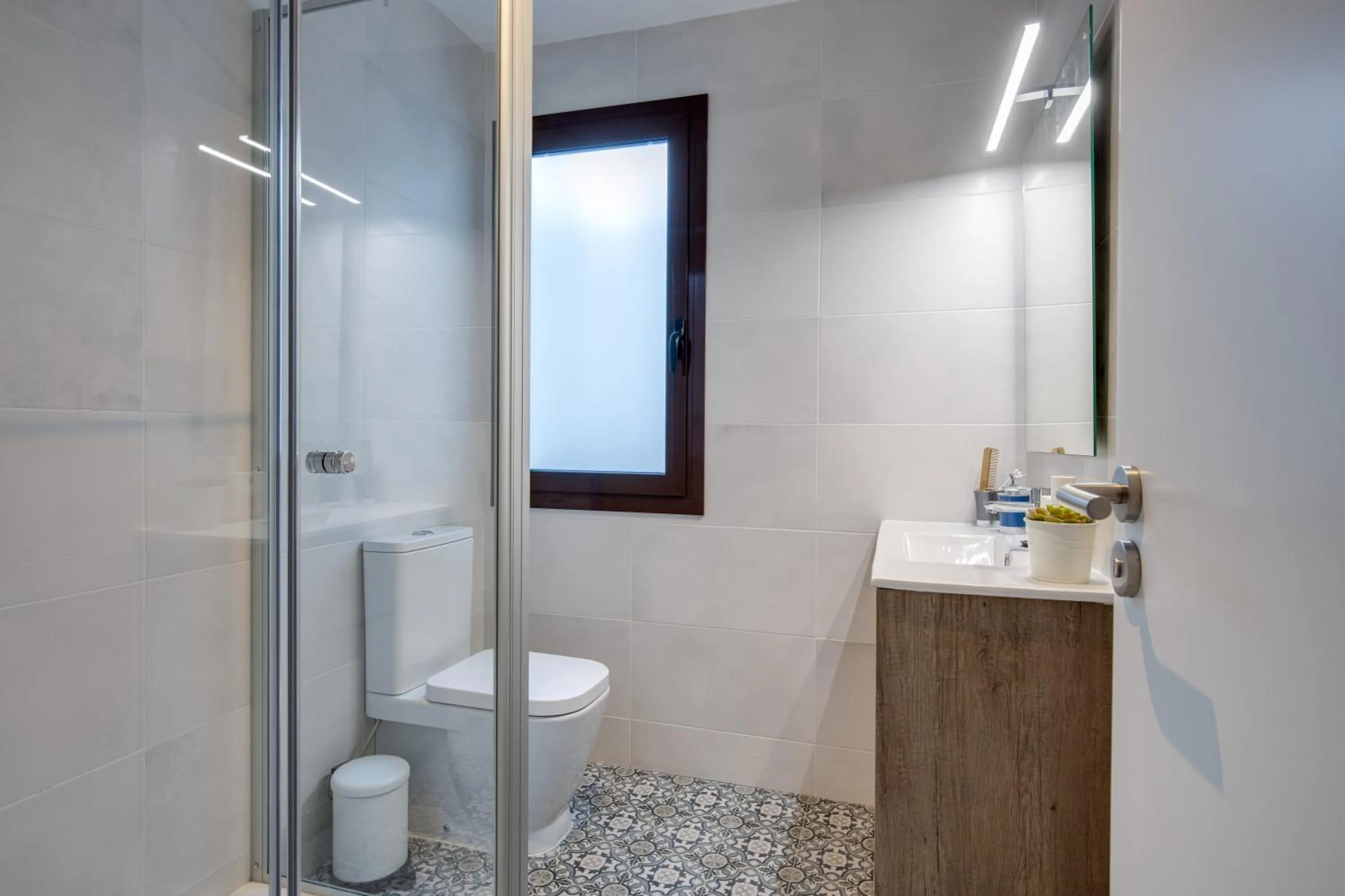 Shower in LucasLand Apartments Barcelona