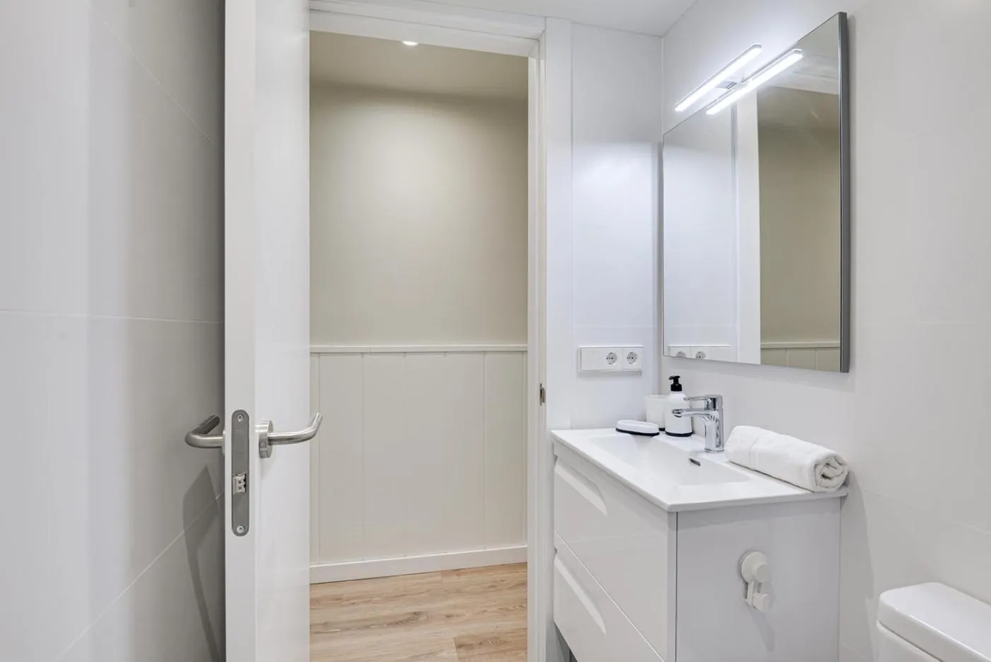 Bathroom in LucasLand Apartments Barcelona