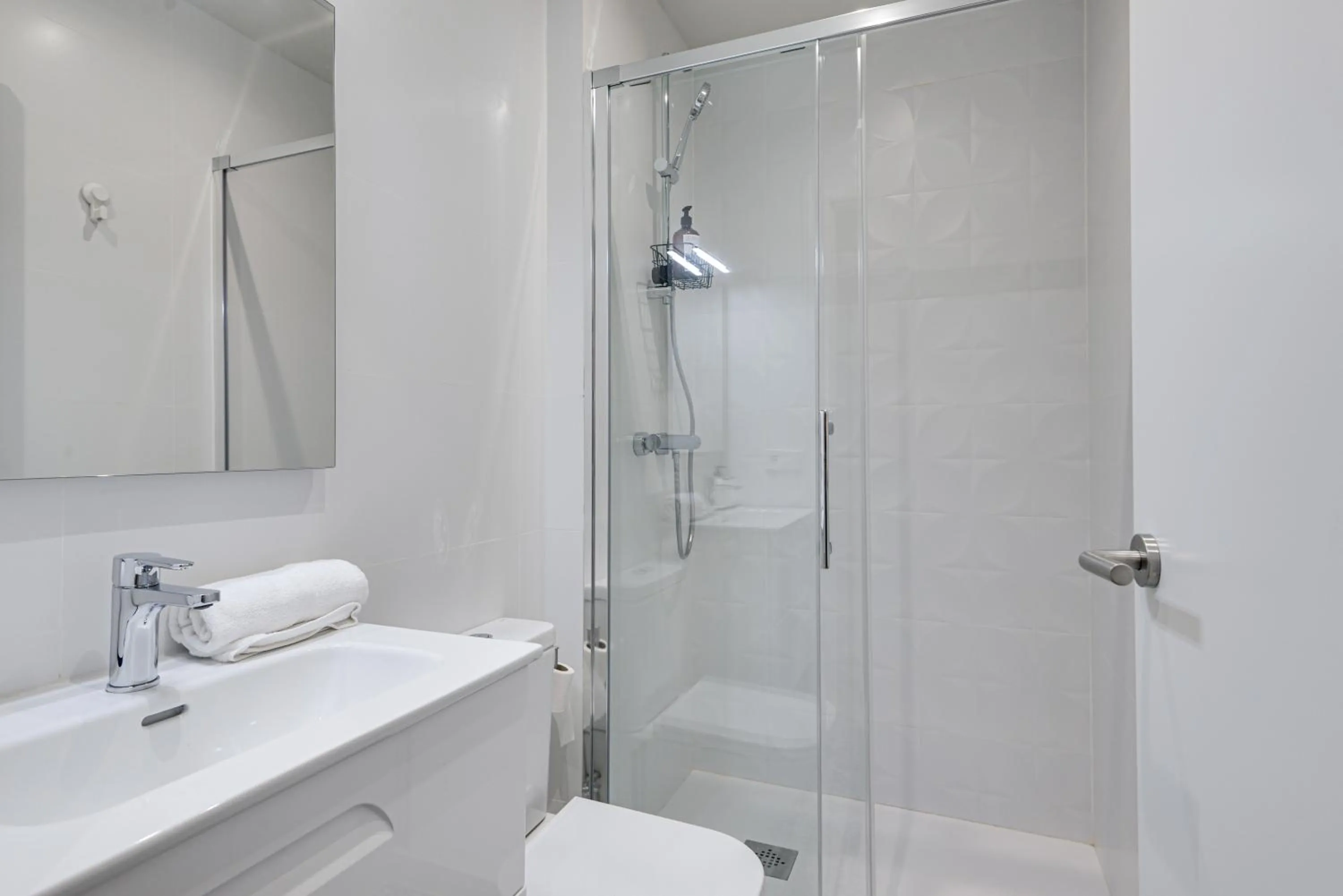 Shower in LucasLand Apartments Barcelona