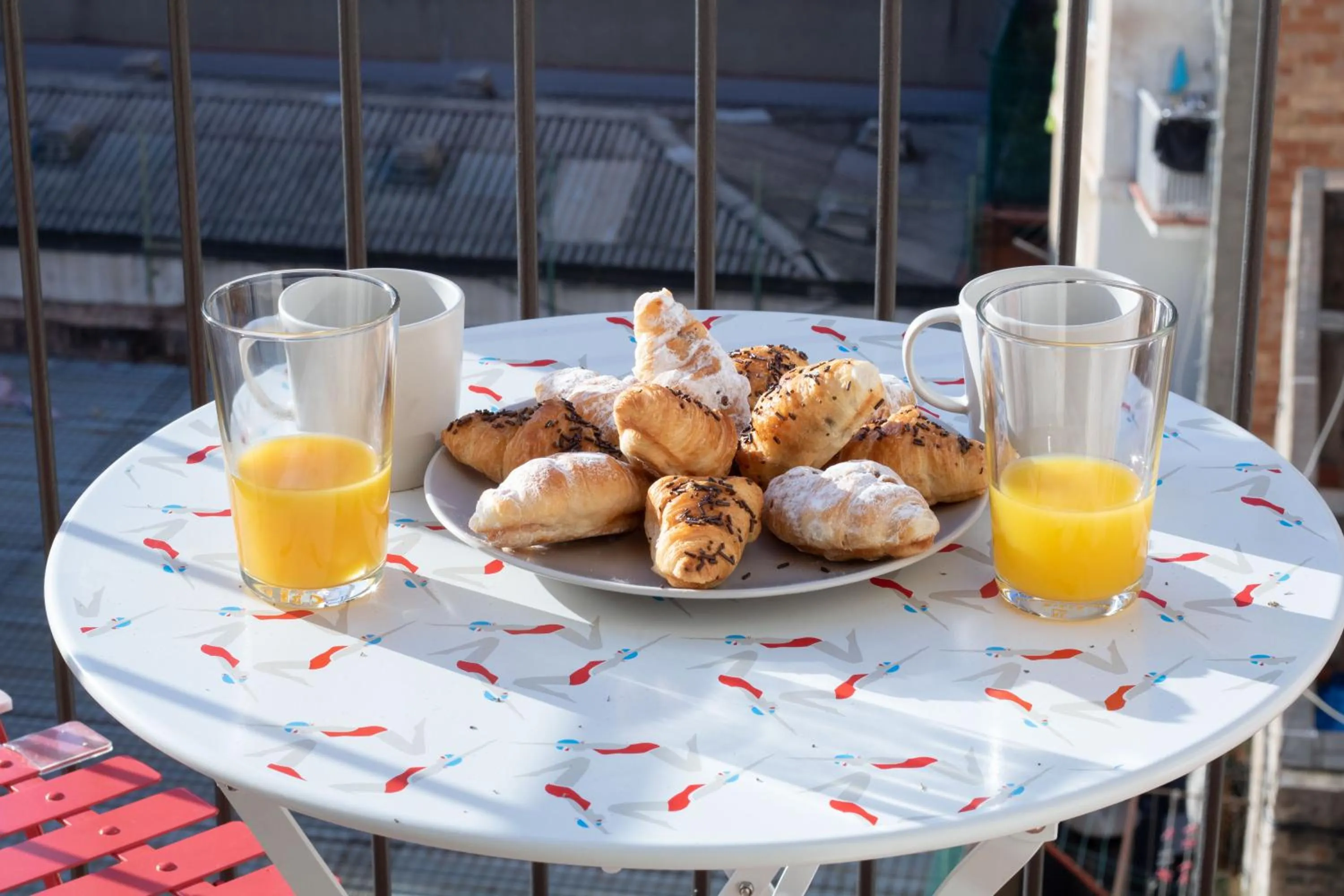 Food and drinks in LucasLand Apartments Barcelona