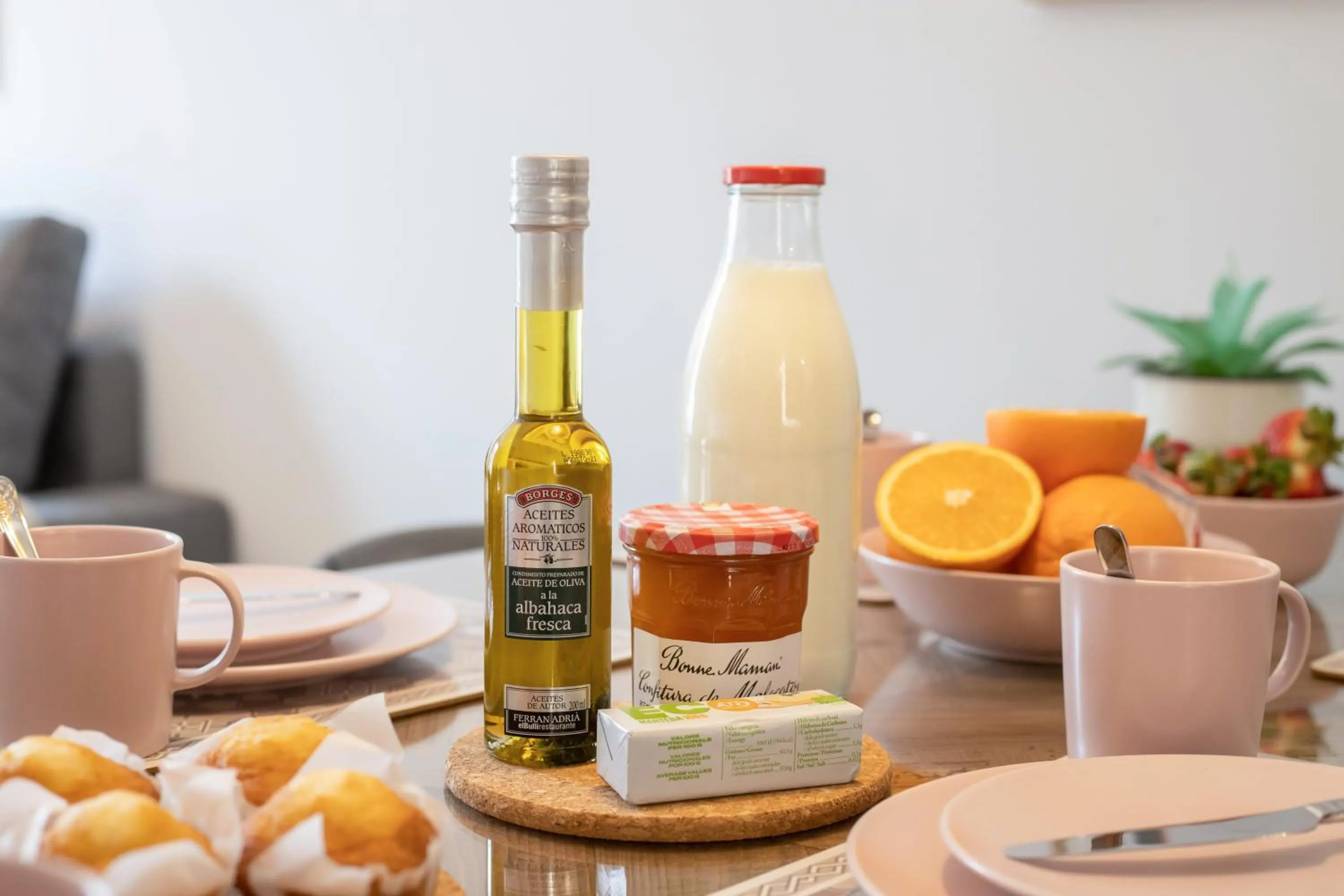 Food in LucasLand Apartments Barcelona