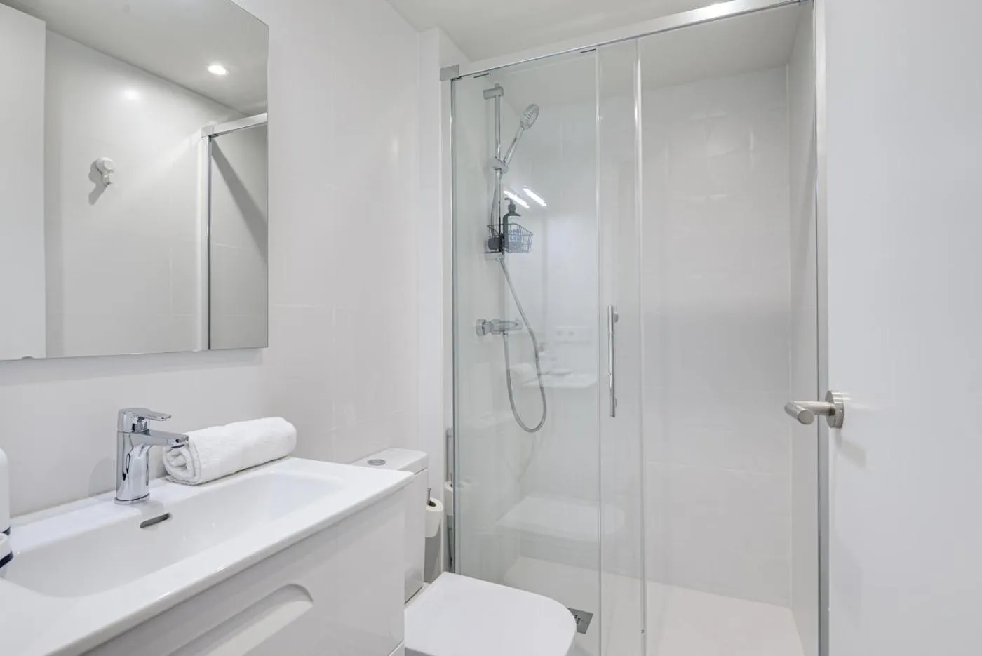 Shower in LucasLand Apartments Barcelona