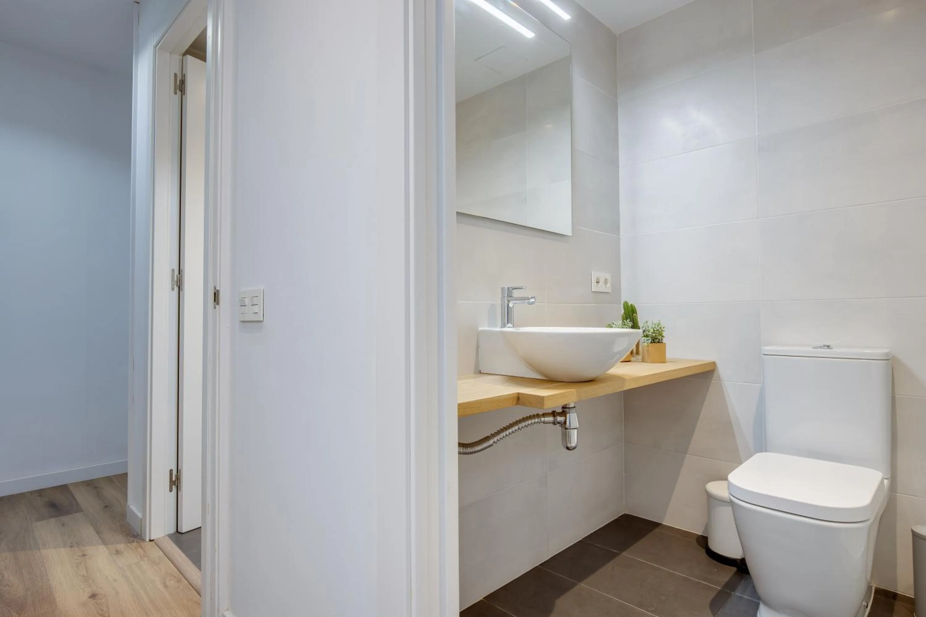 Toilet in LucasLand Apartments Barcelona