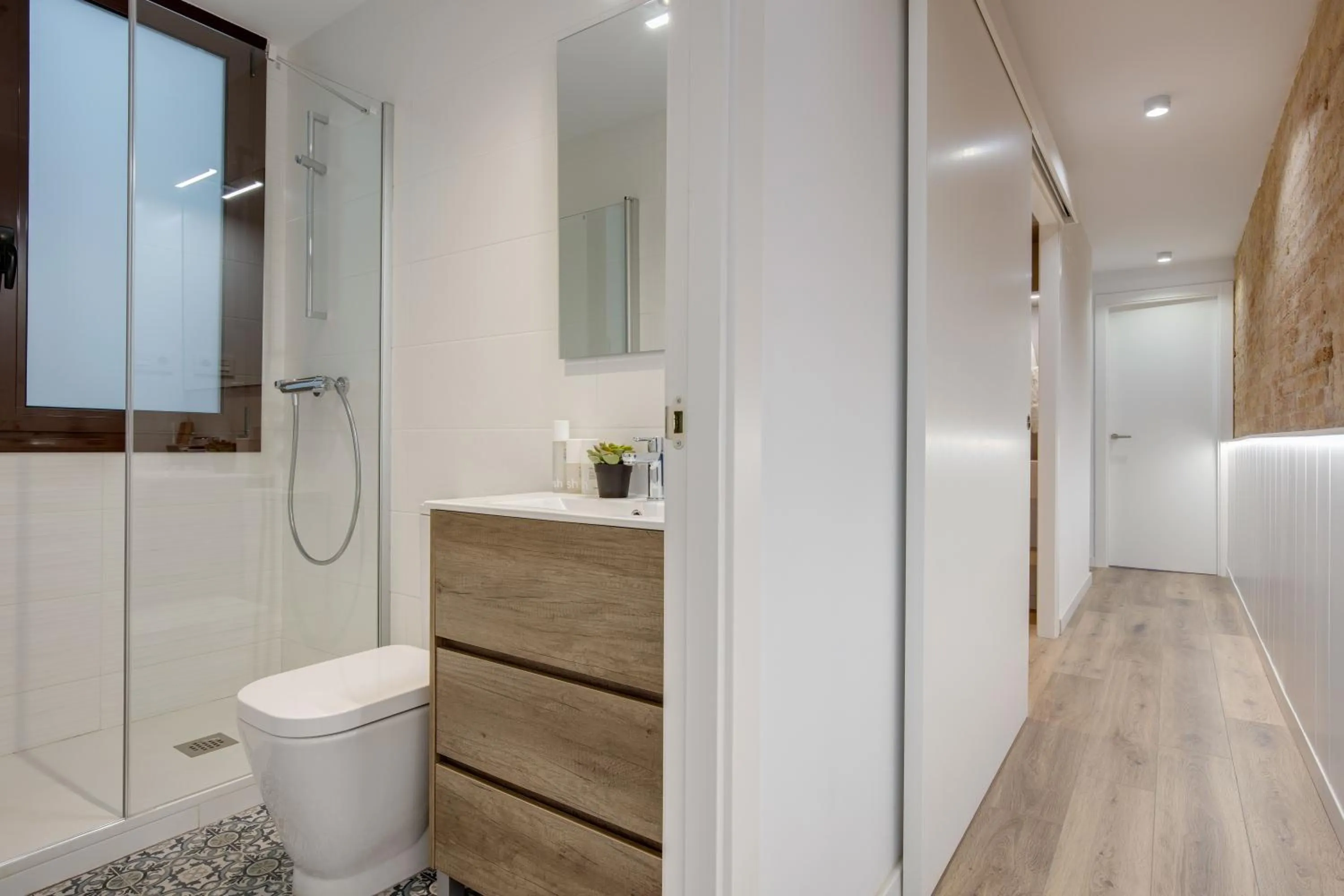 Shower in LucasLand Apartments Barcelona