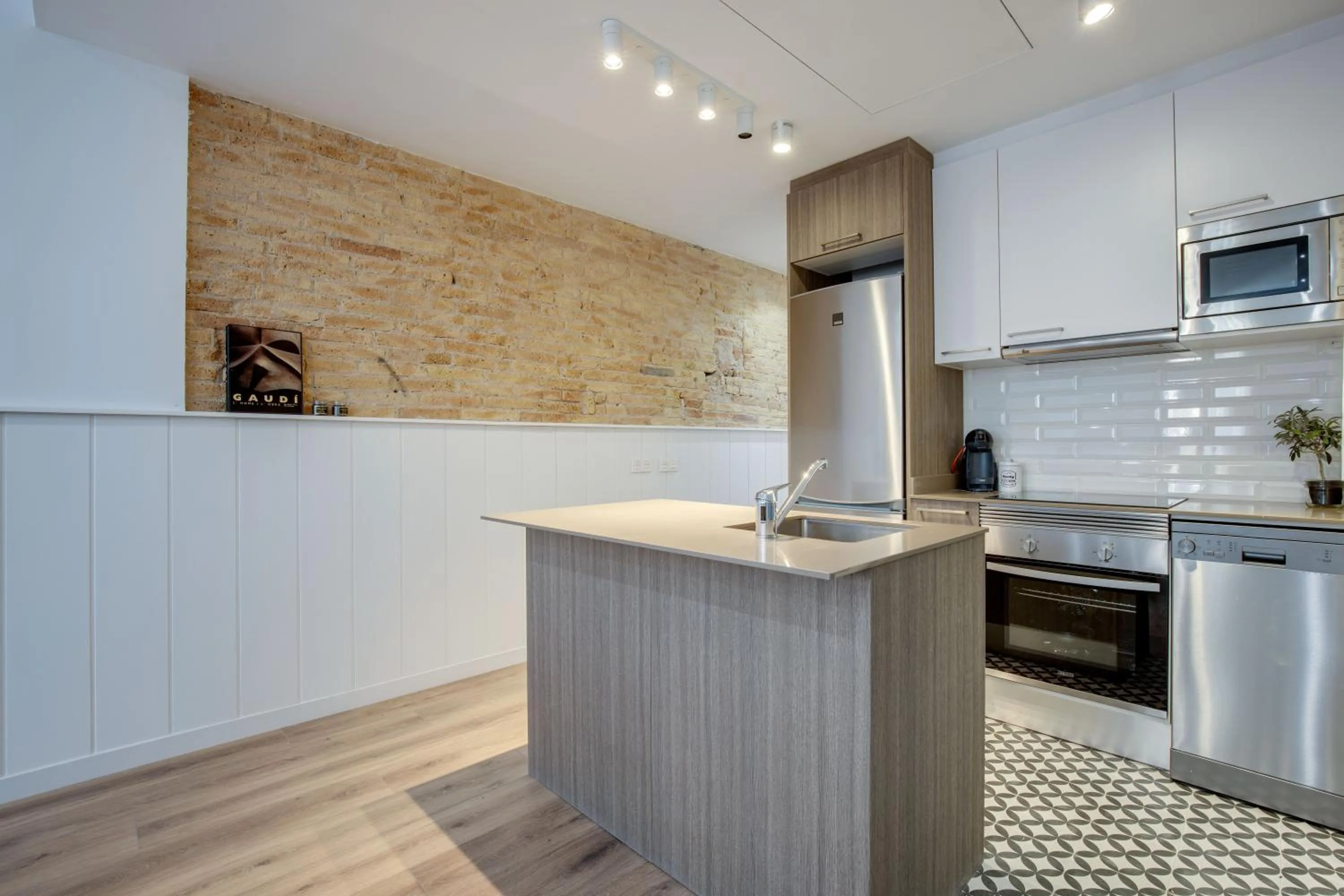 Kitchen or kitchenette in LucasLand Apartments Barcelona