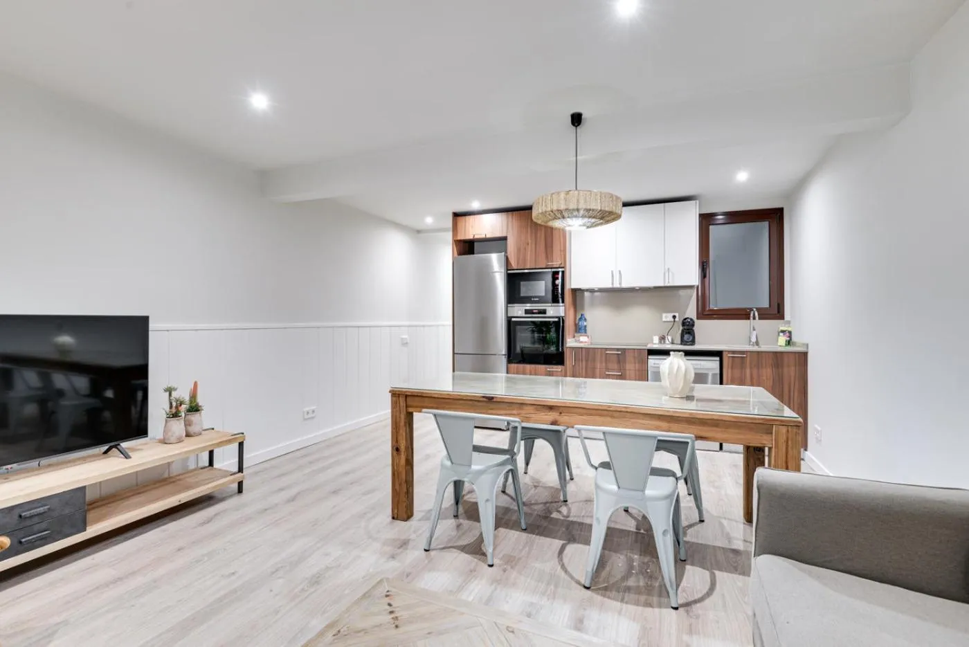 Kitchen or kitchenette in LucasLand Apartments Barcelona