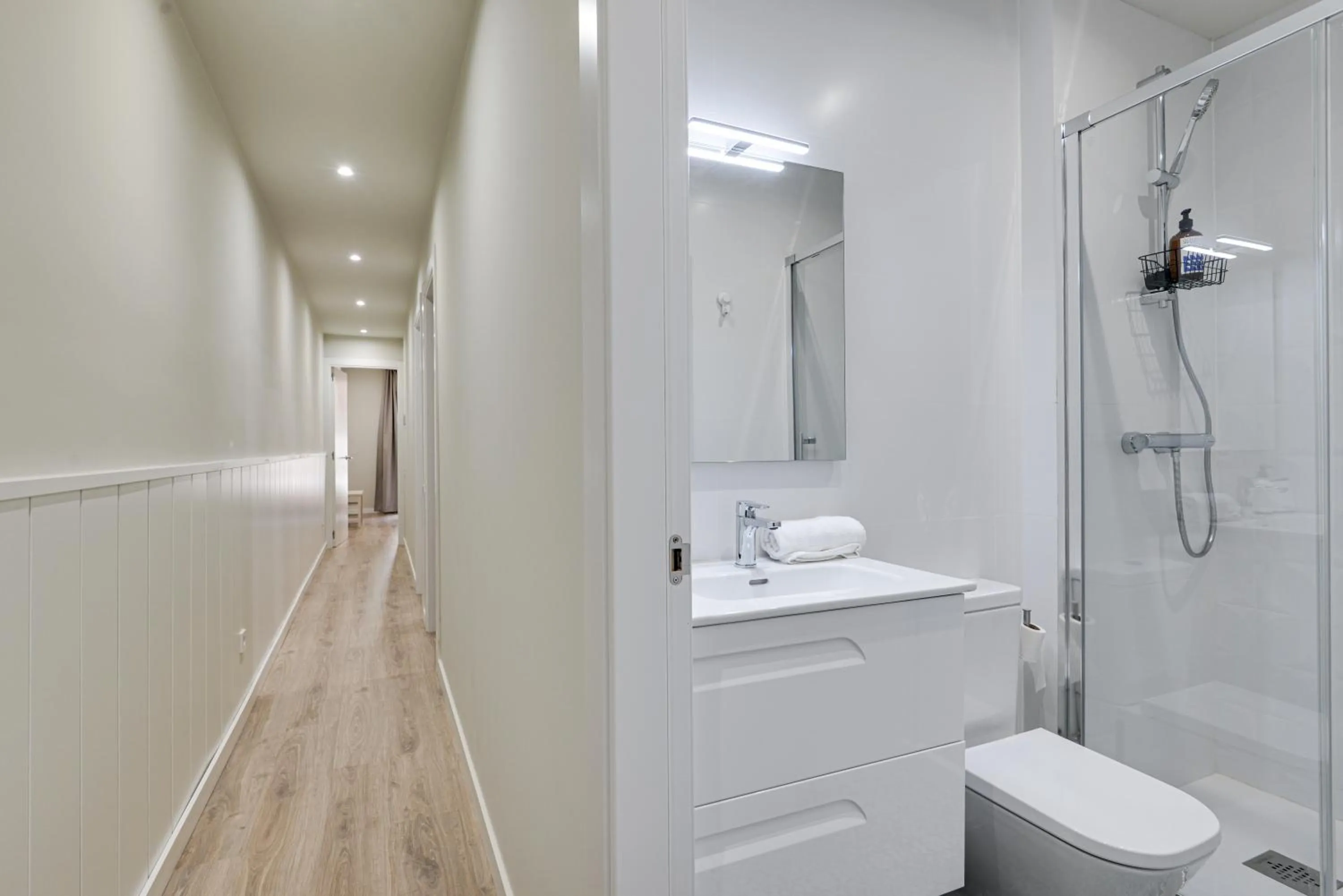 Shower in LucasLand Apartments Barcelona