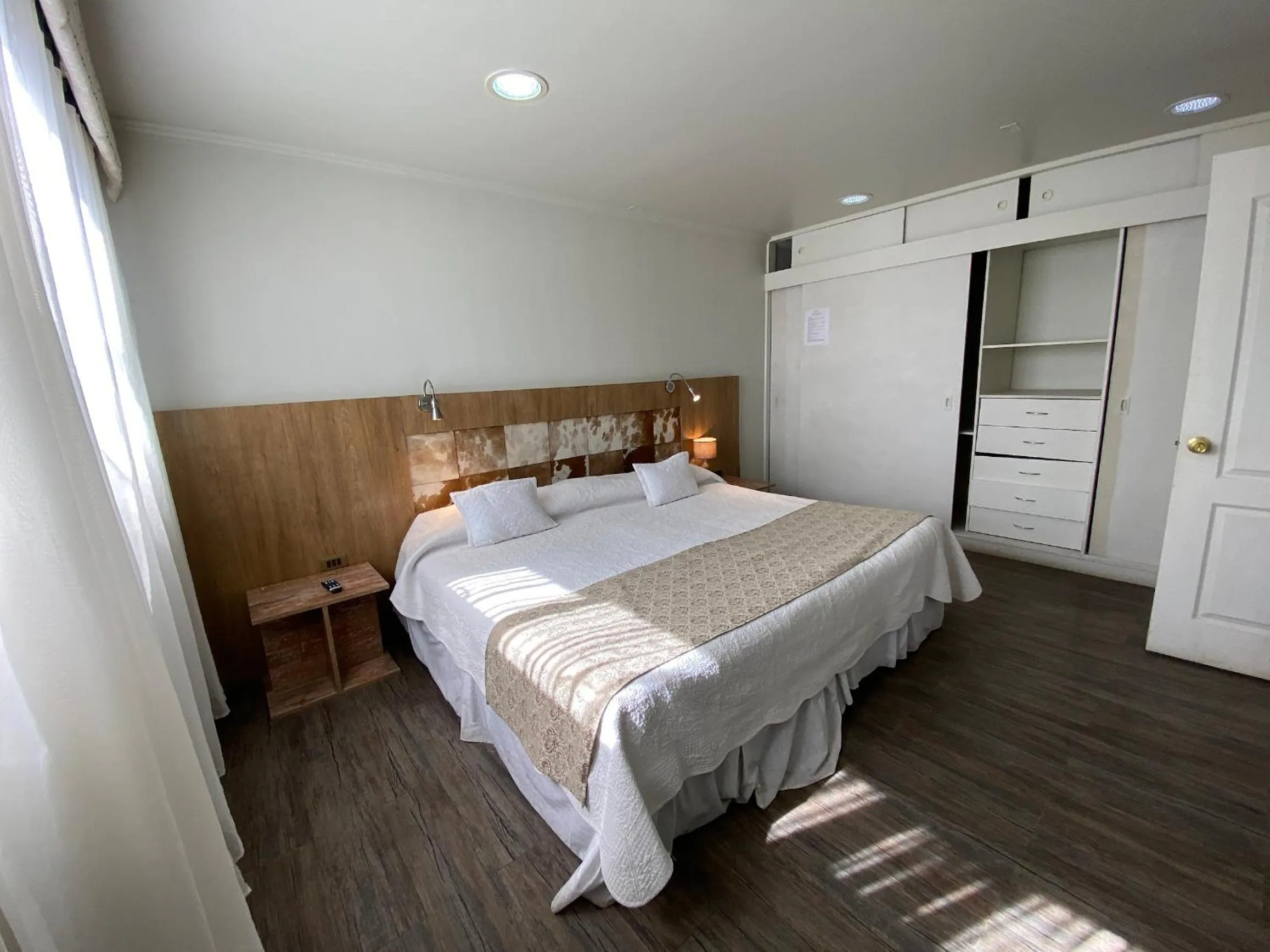 Photo of the whole room, Bed in Atankalama