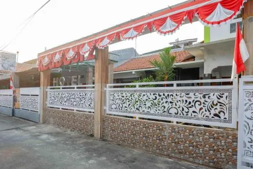 RedDoorz Syariah near Alun Alun Balai Kota Tegal