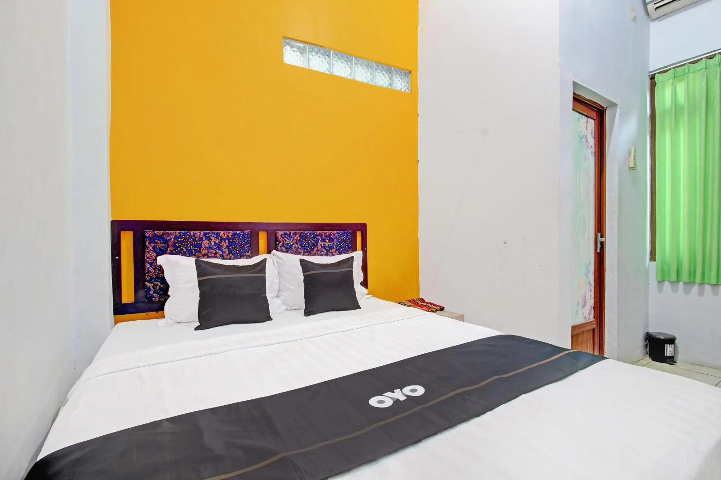 Bedroom, Bed in Capital O 92929 Hotel New Tirta Kencana Syariah