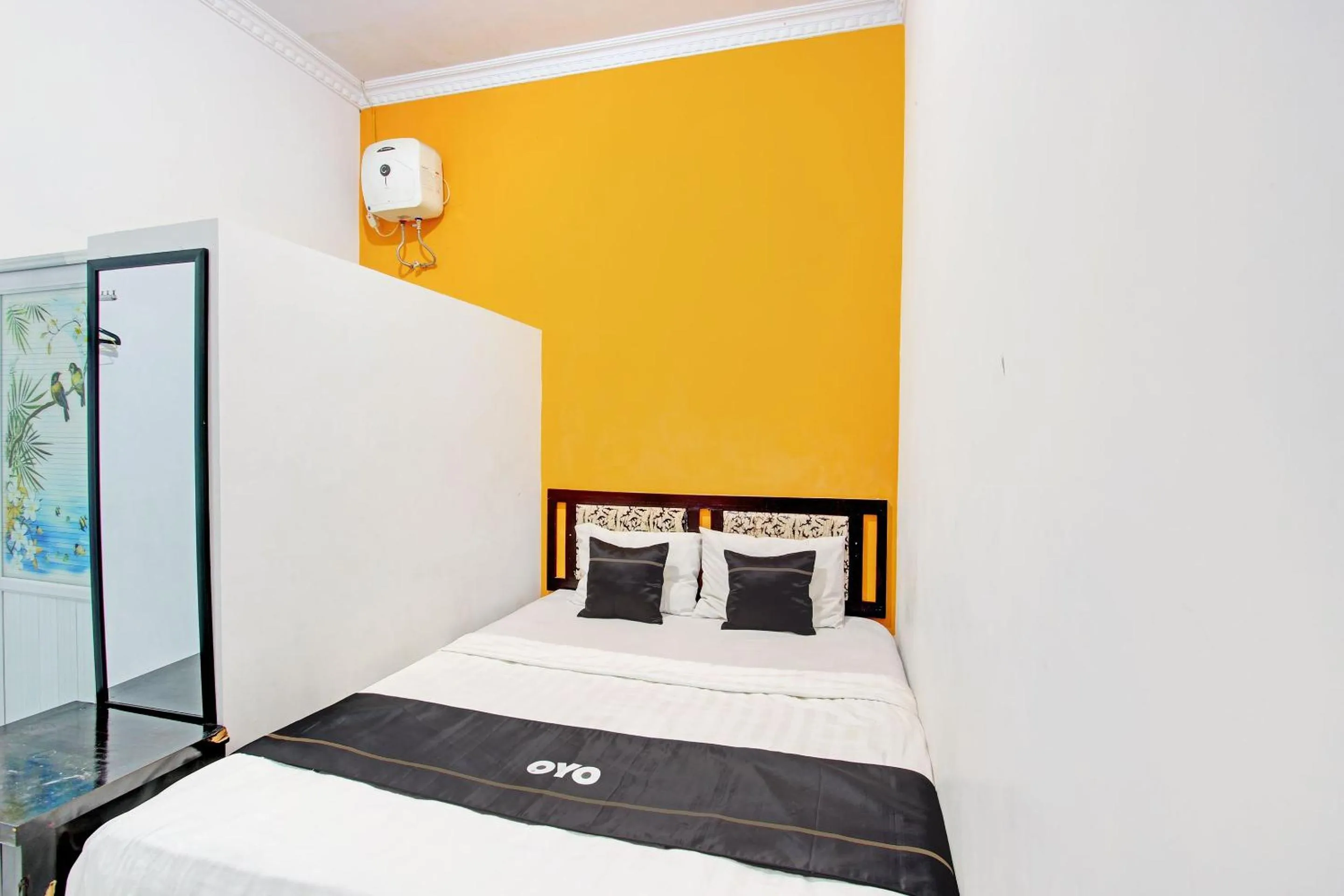 Bedroom, Bed in Capital O 92929 Hotel New Tirta Kencana Syariah