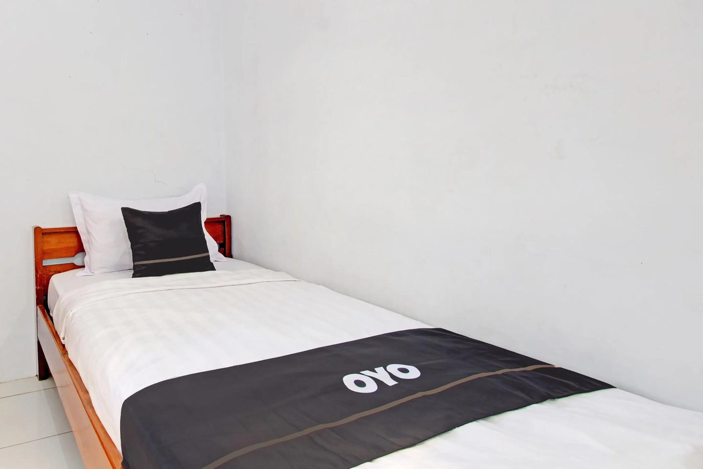 Bedroom, Bed in Capital O 92929 Hotel New Tirta Kencana Syariah