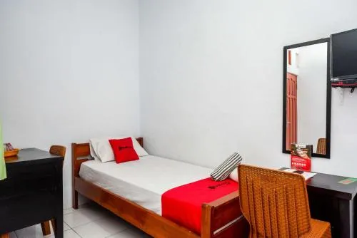 RedDoorz Syariah near Alun Alun Balai Kota Tegal