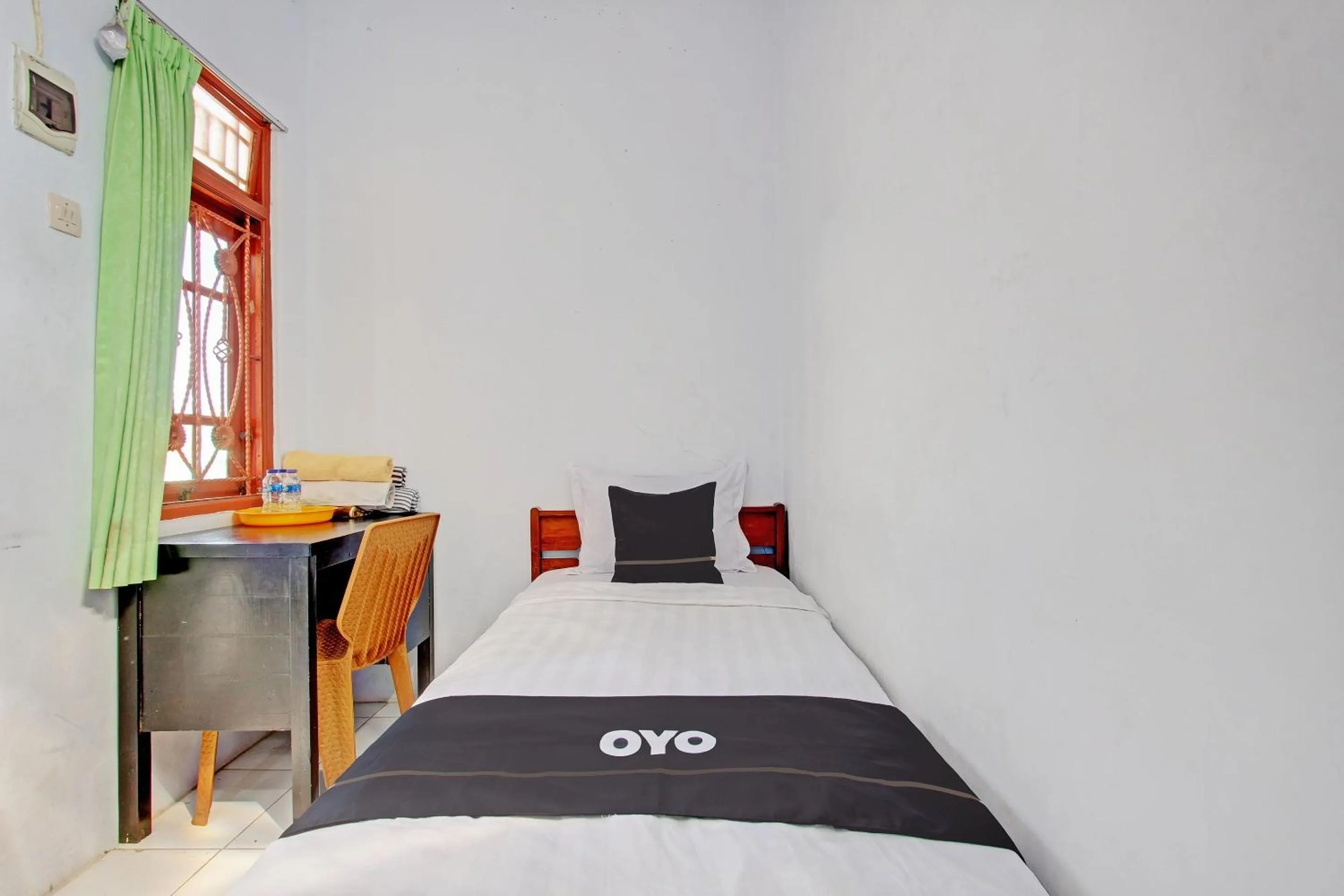 Bedroom, Bed in Capital O 92929 Hotel New Tirta Kencana Syariah