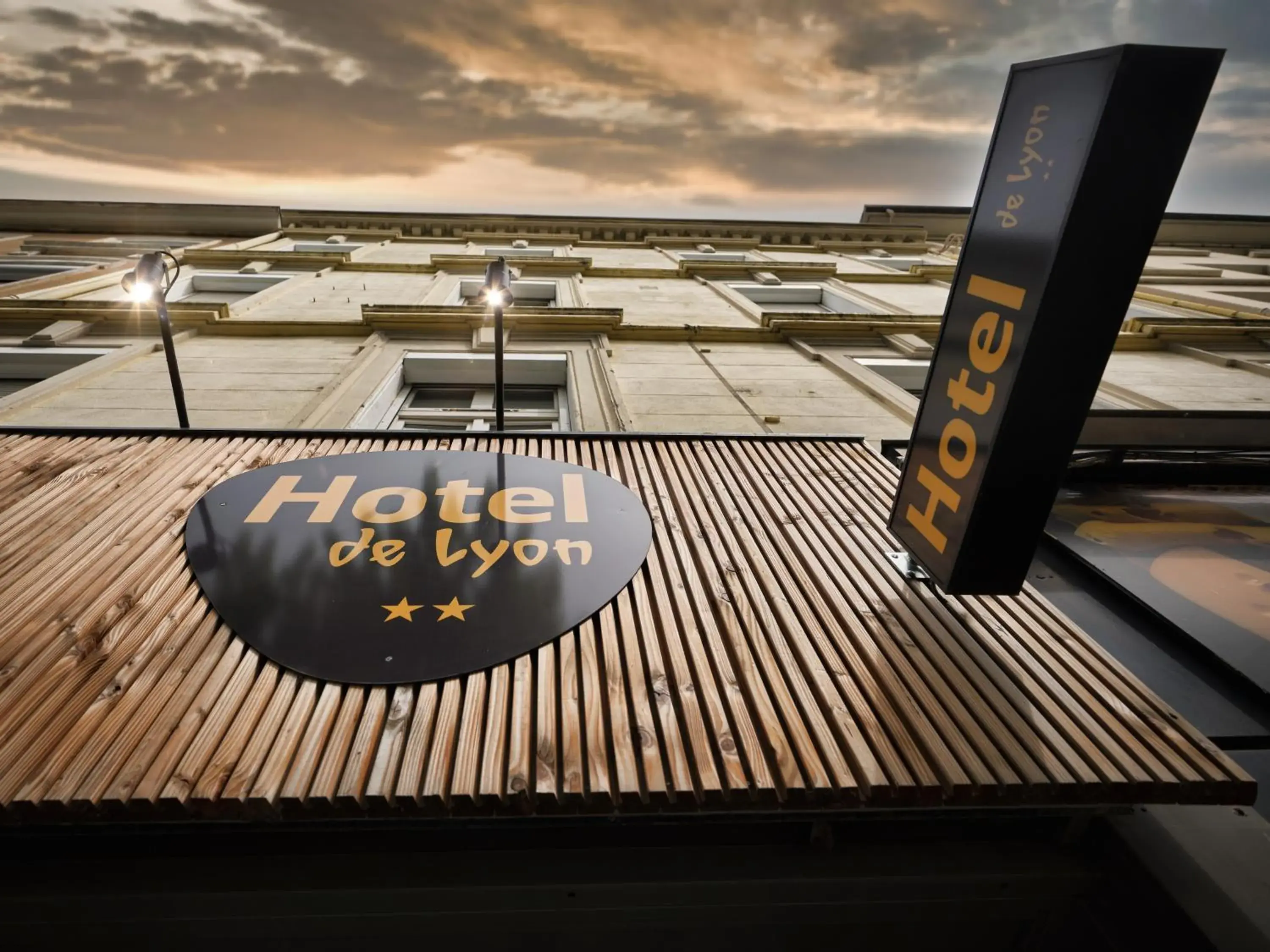 Twin Room in Hôtel de Lyon Twin Room in Hôtel de Lyon