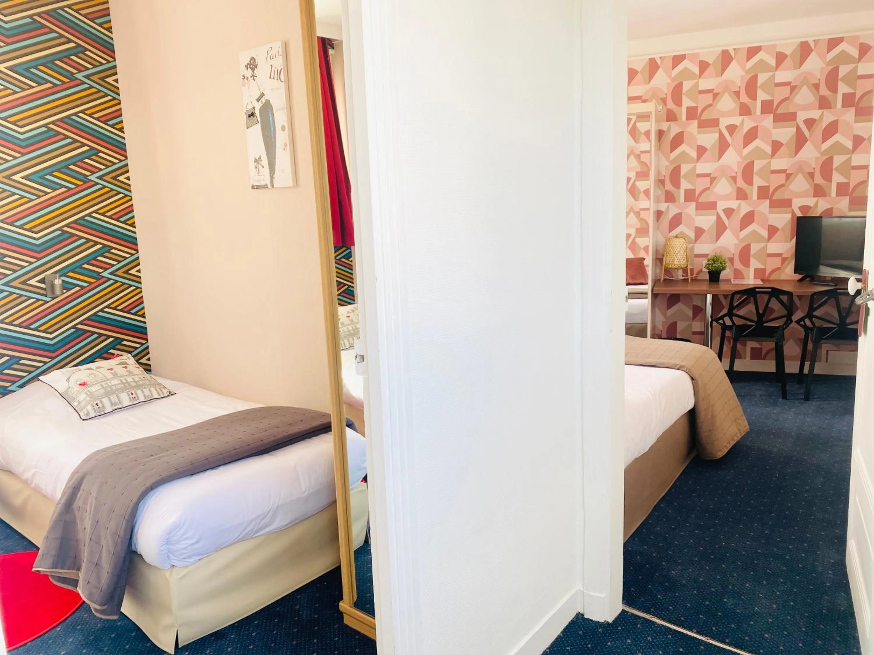 Photo of the whole room, Bed in Grand Hôtel de L'Espérance