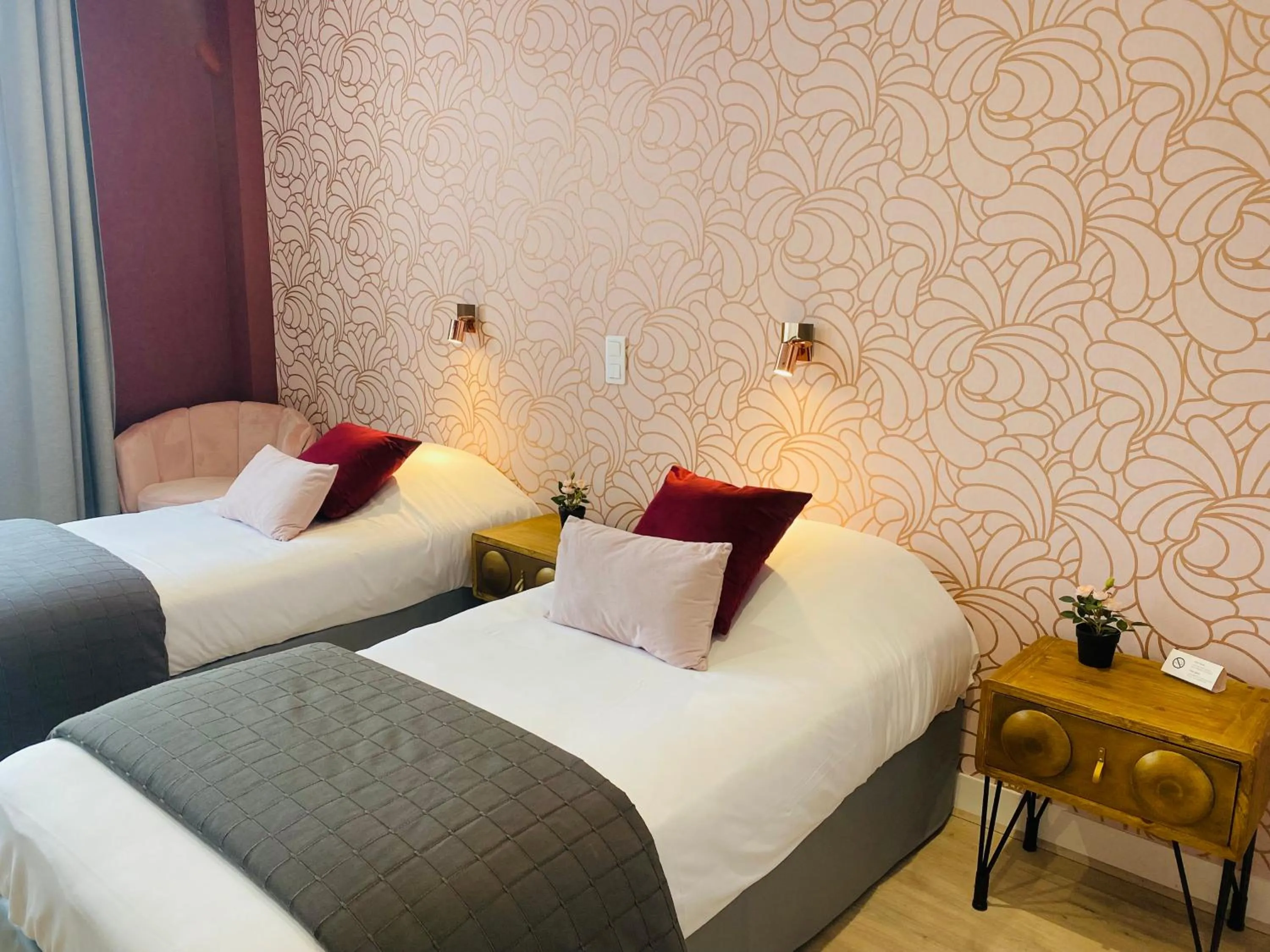 Bedroom, Bed in Grand Hôtel de L'Espérance