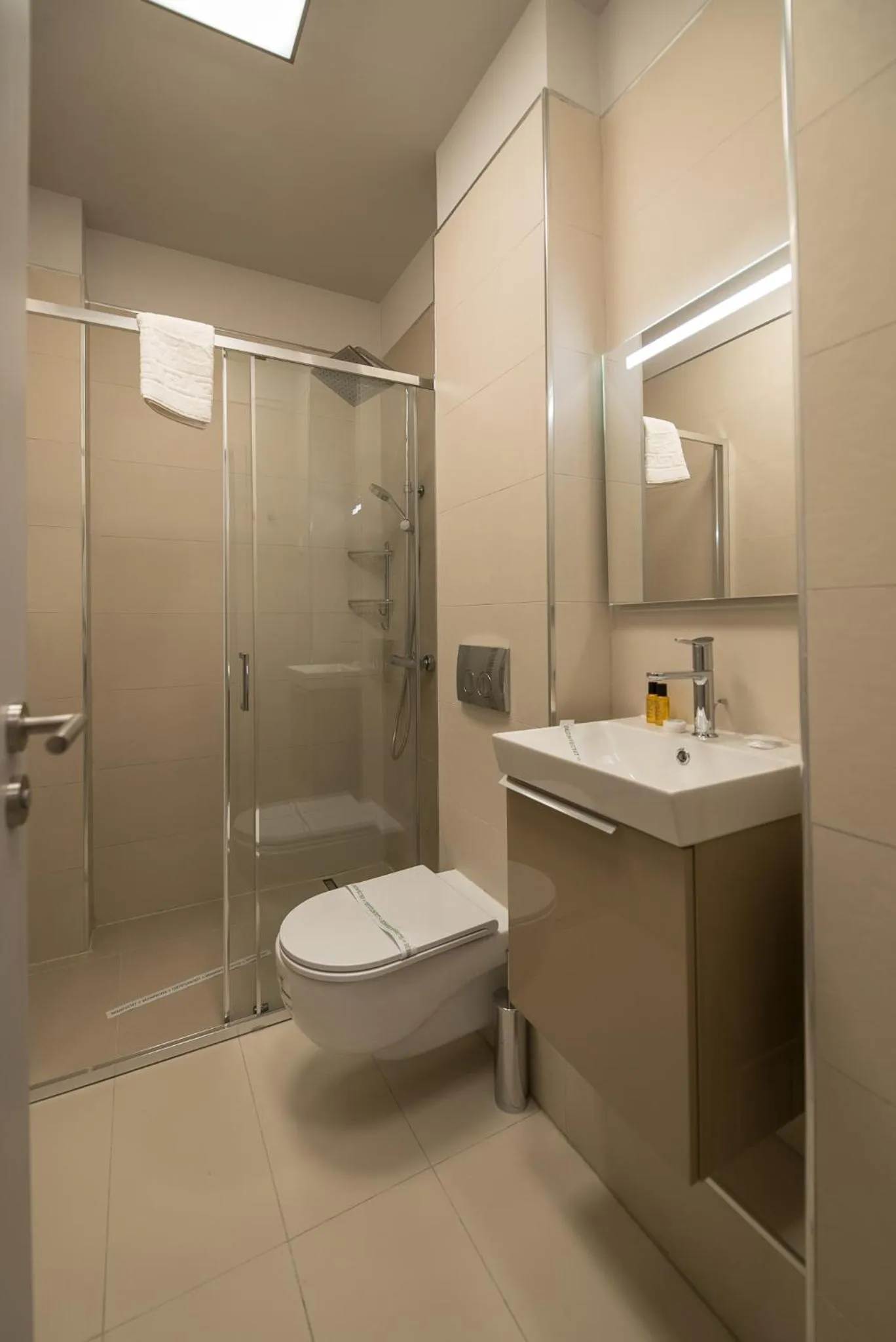 Shower in Expecto Apartments
