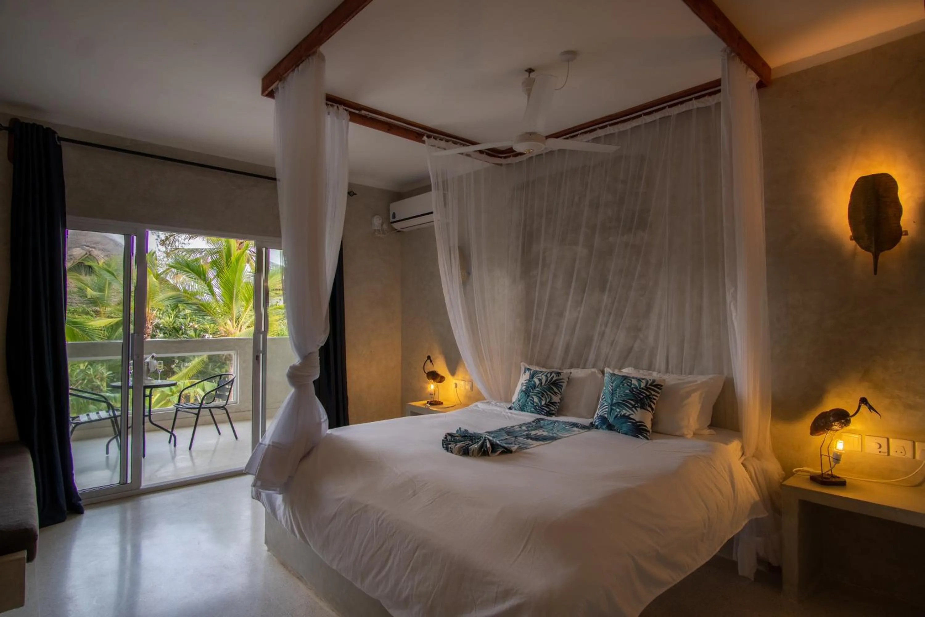 Bedroom, Bed in Visiwa Beach Resort