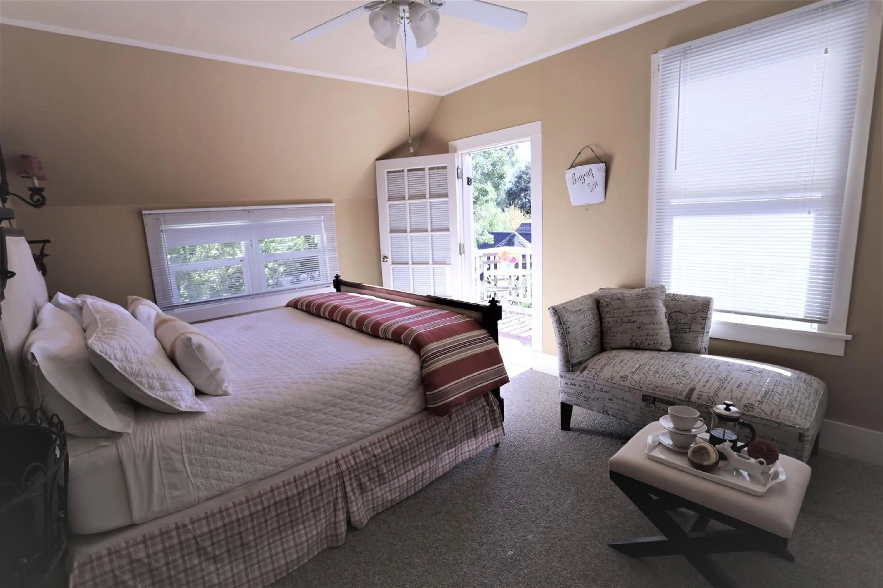 Bed in Napa Farmhouse Inn