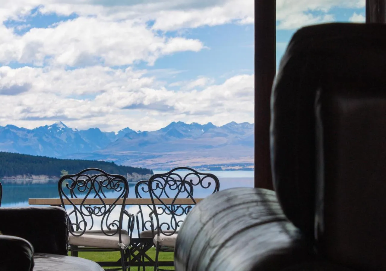 Day in Mt Cook Lakeside Retreat