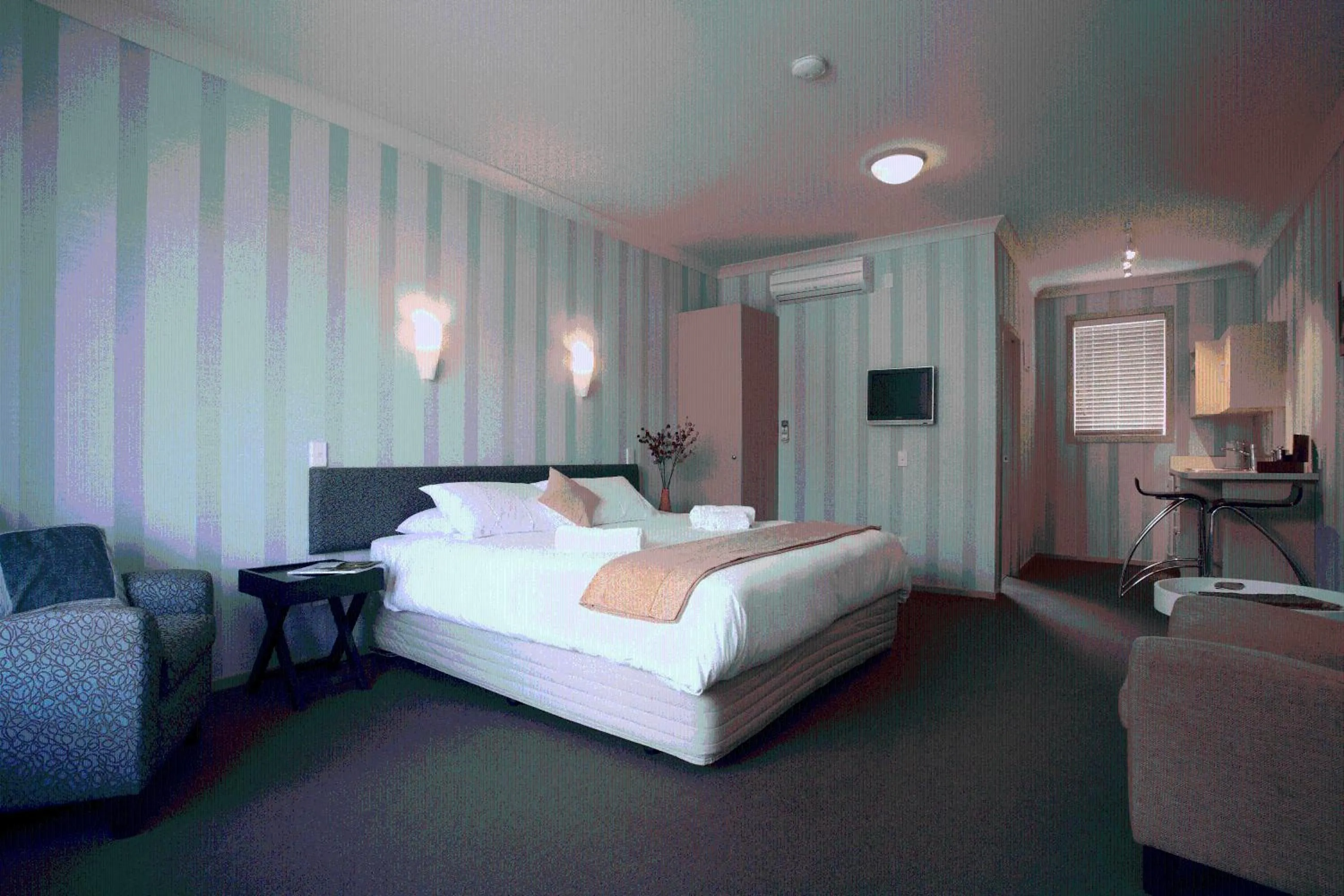 Coffee/tea facilities, Bed in Hawkdun Lodge Motel