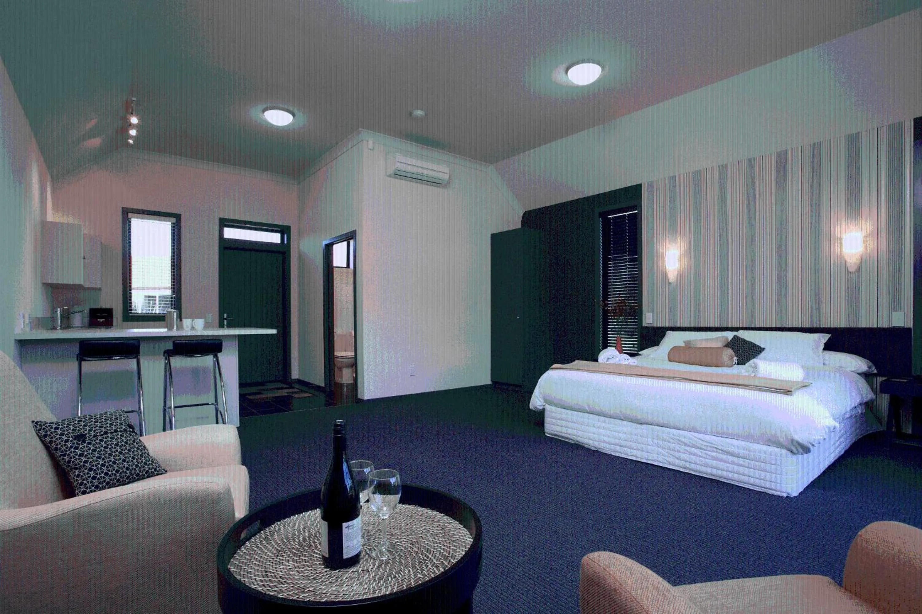 Coffee/tea facilities, Bed in Hawkdun Lodge Motel