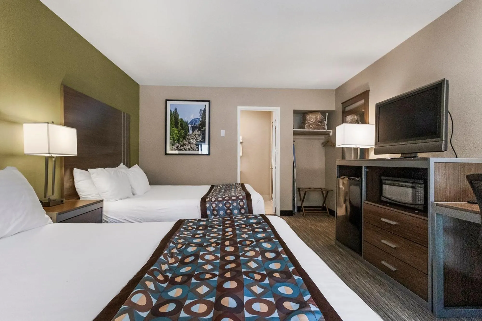 Photo of the whole room, Bed in Heritage Inn - Yosemite/Sonora