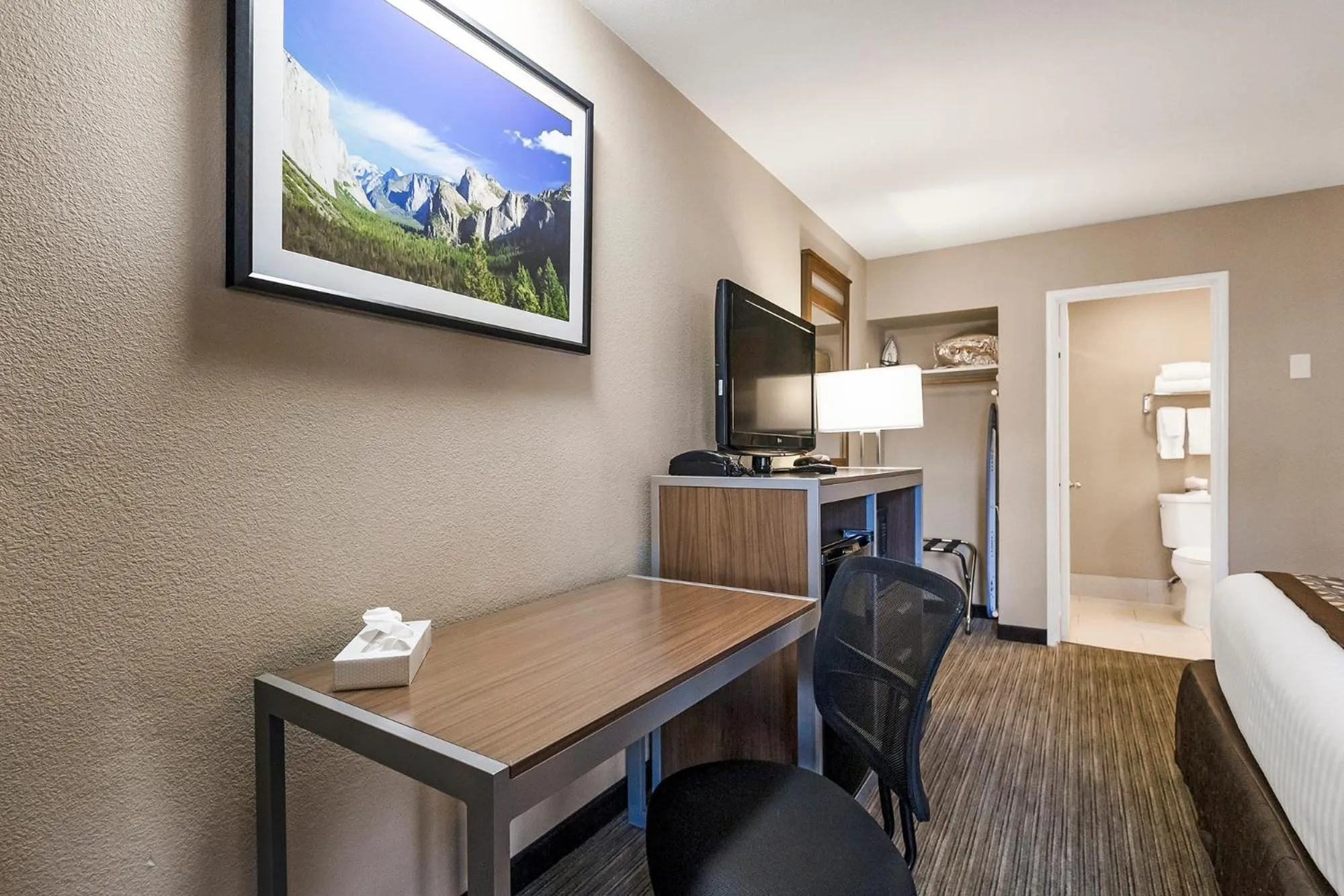 TV and multimedia in Heritage Inn - Yosemite/Sonora