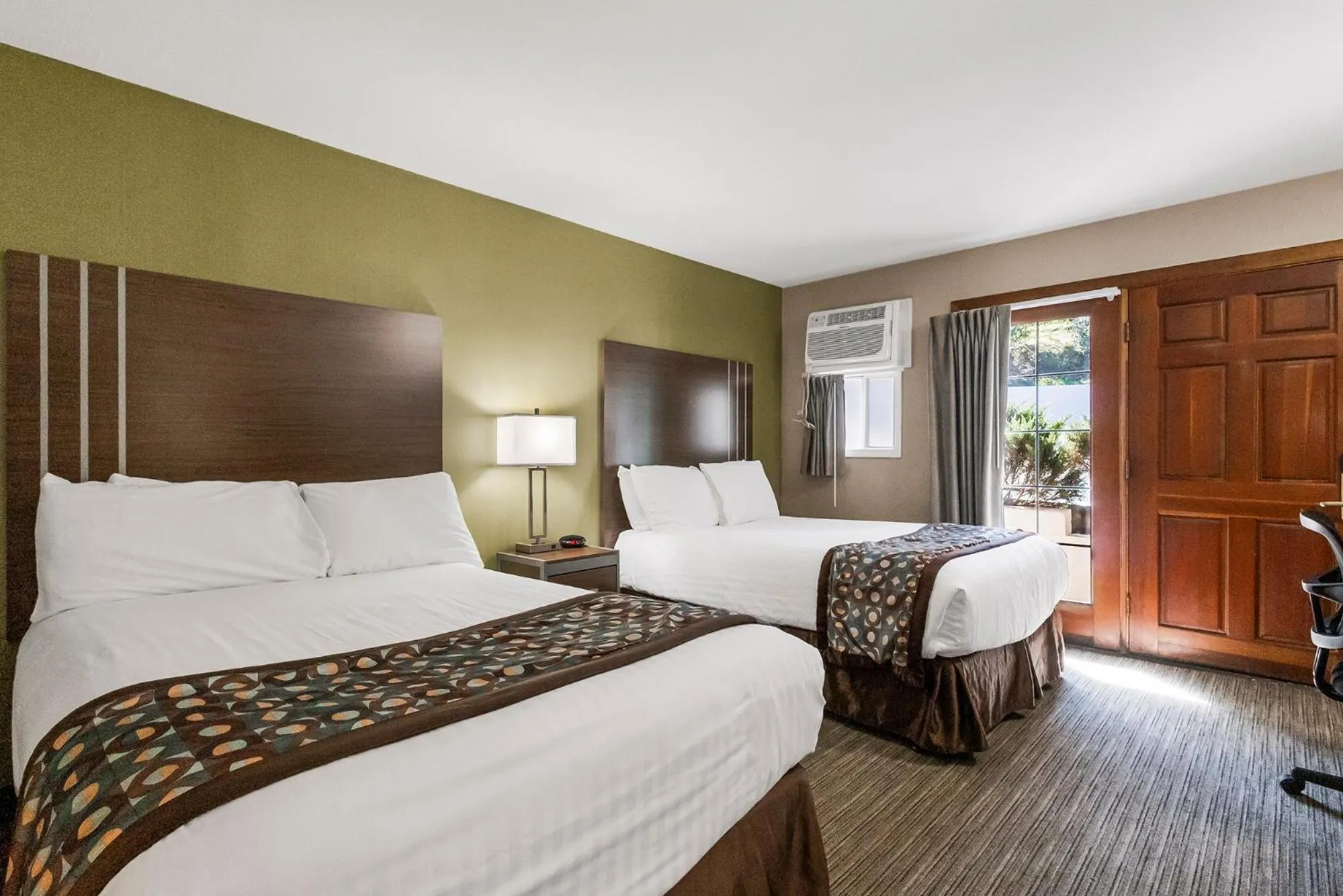 Photo of the whole room, Bed in Heritage Inn - Yosemite/Sonora