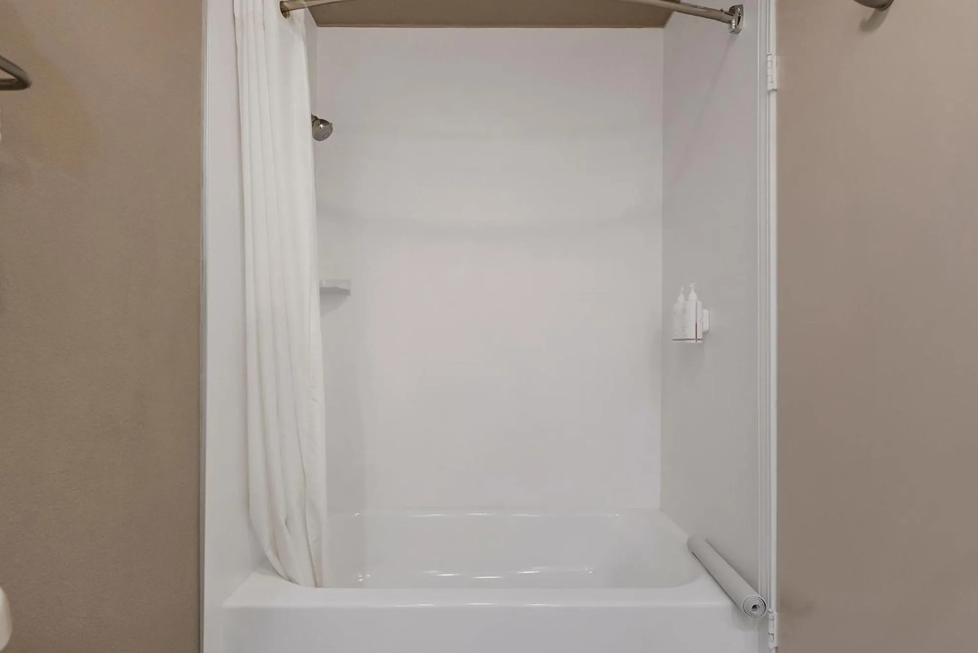 Shower in Heritage Inn - Yosemite/Sonora