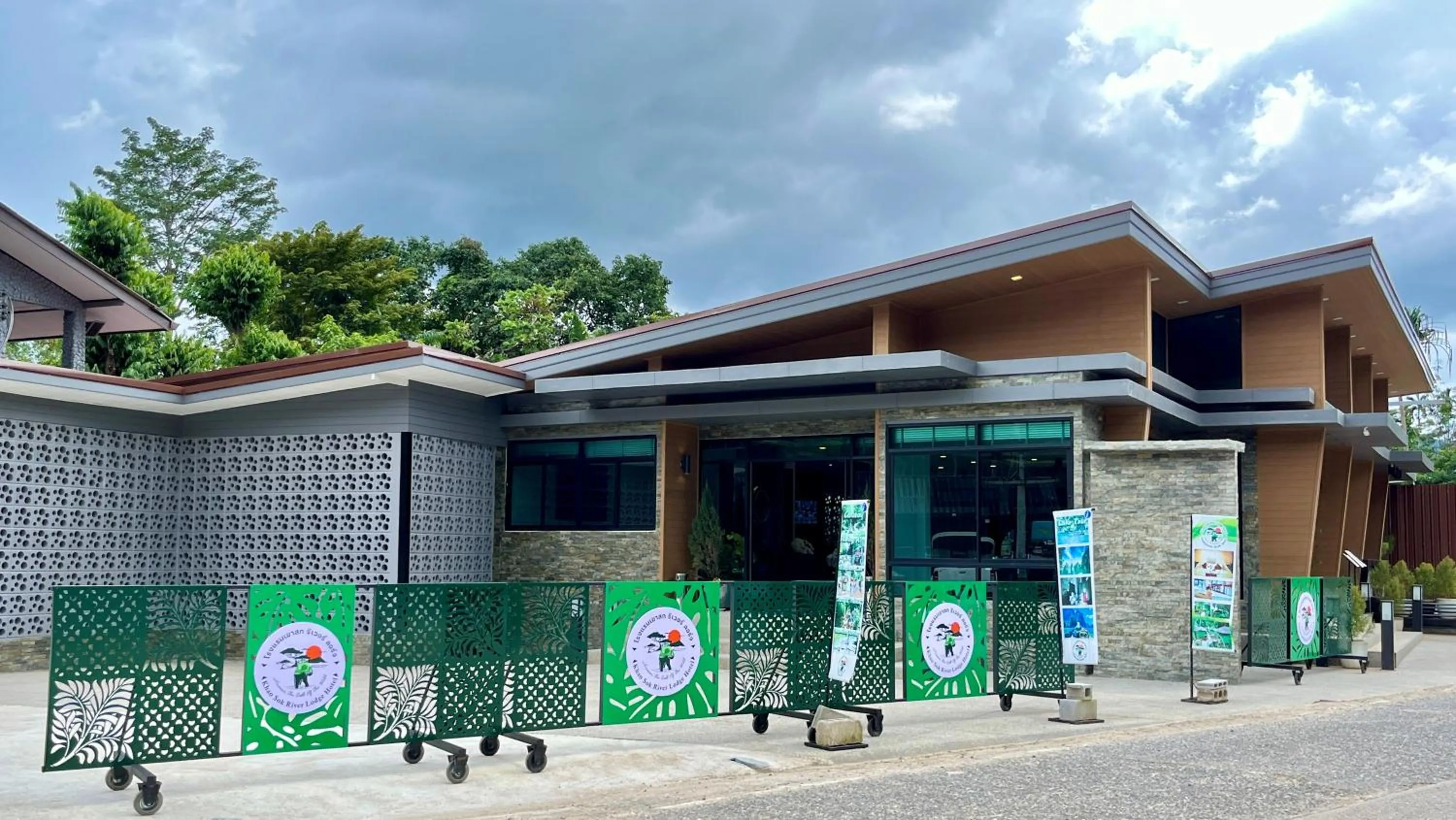 Khao Sok River Lodge Hotel